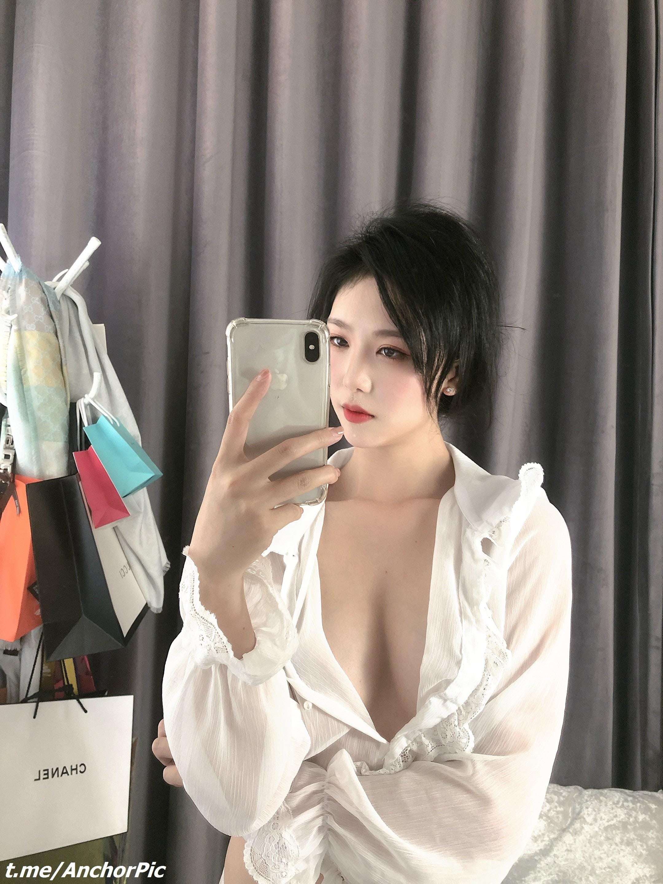 高分辨率亚洲美少女二次元艺术写真