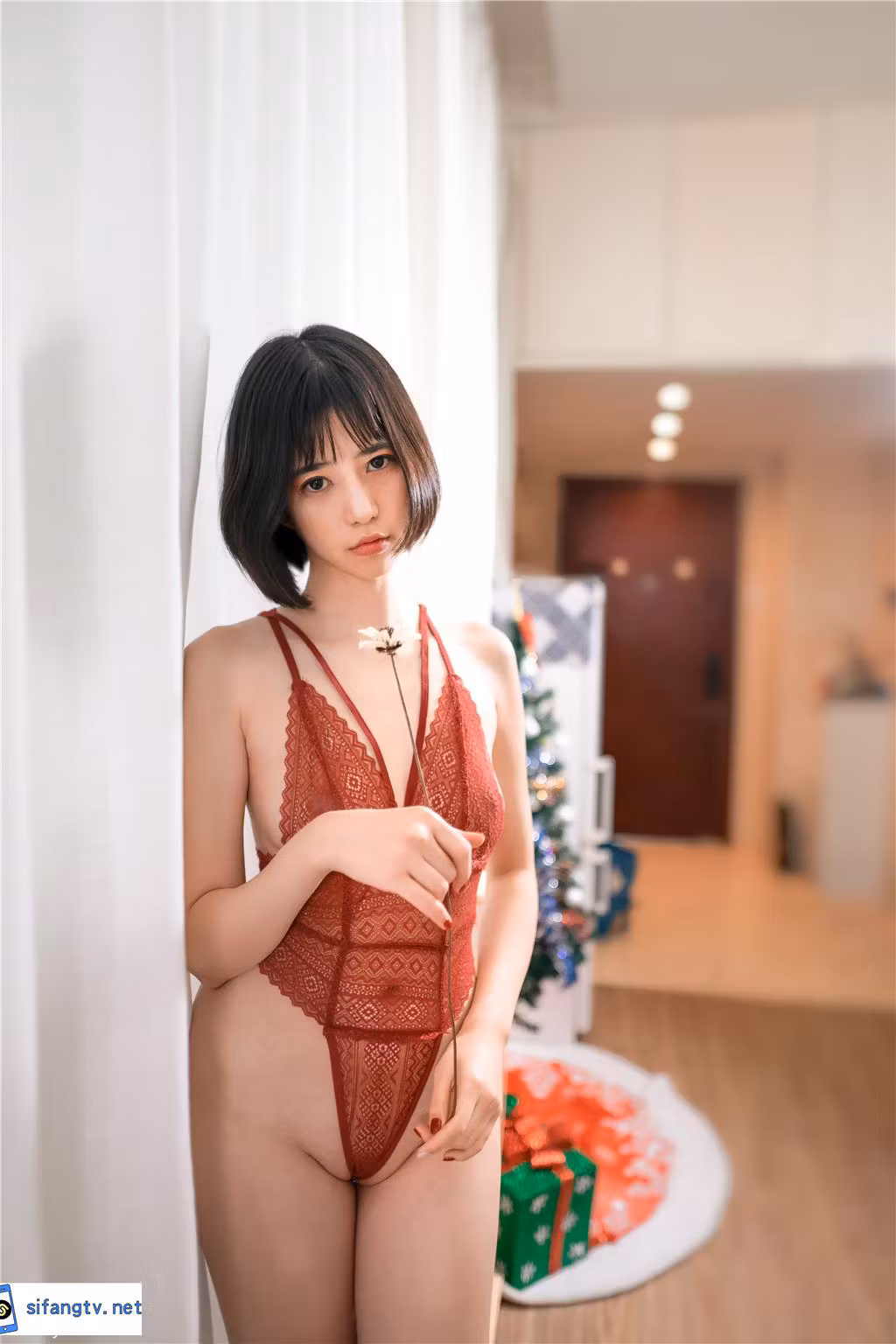 艾栗栗 独家 47P 红黑色彩碰撞套图