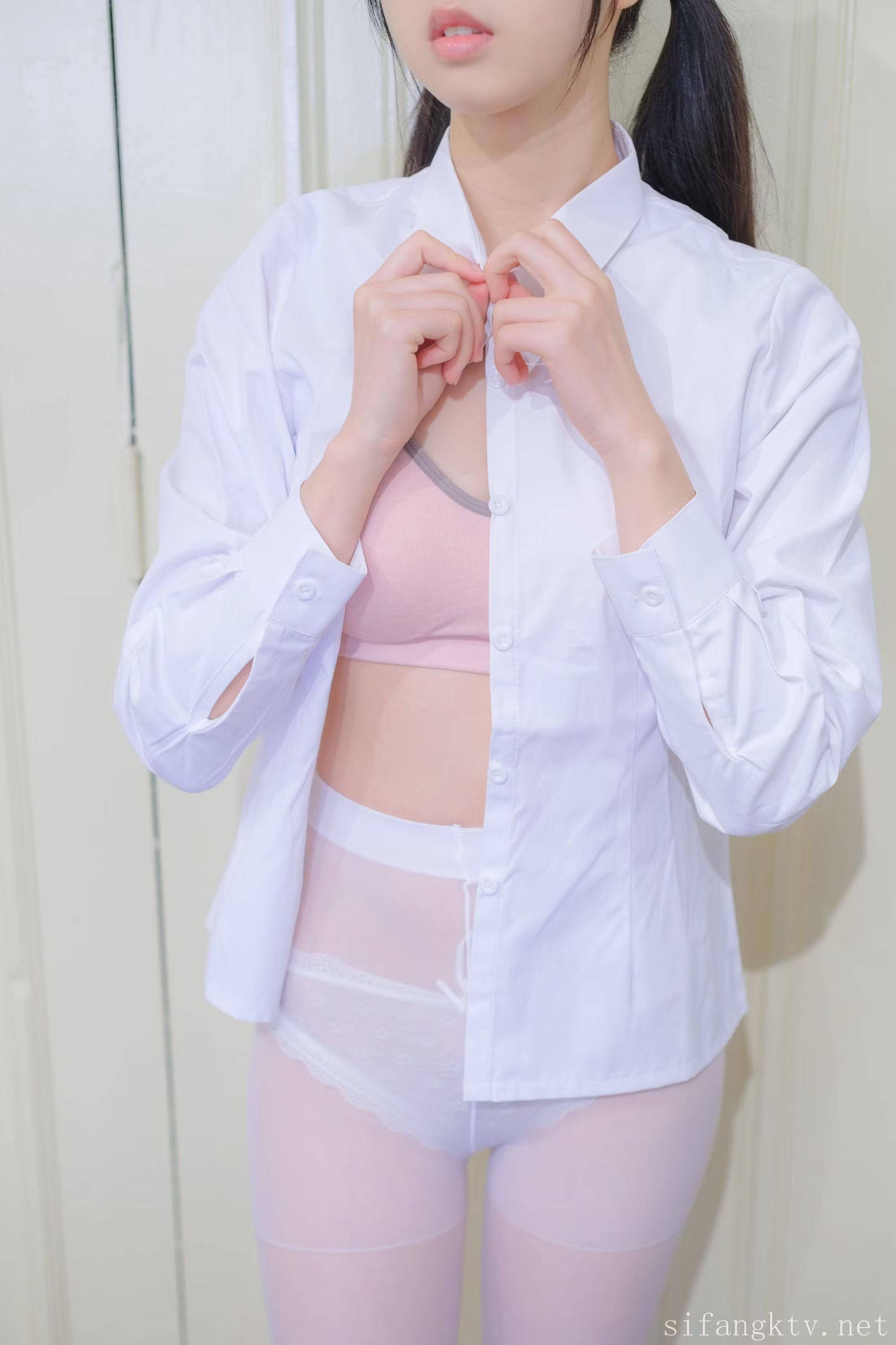 高分辨率亚洲美少女正统学院风足杀艺术写真