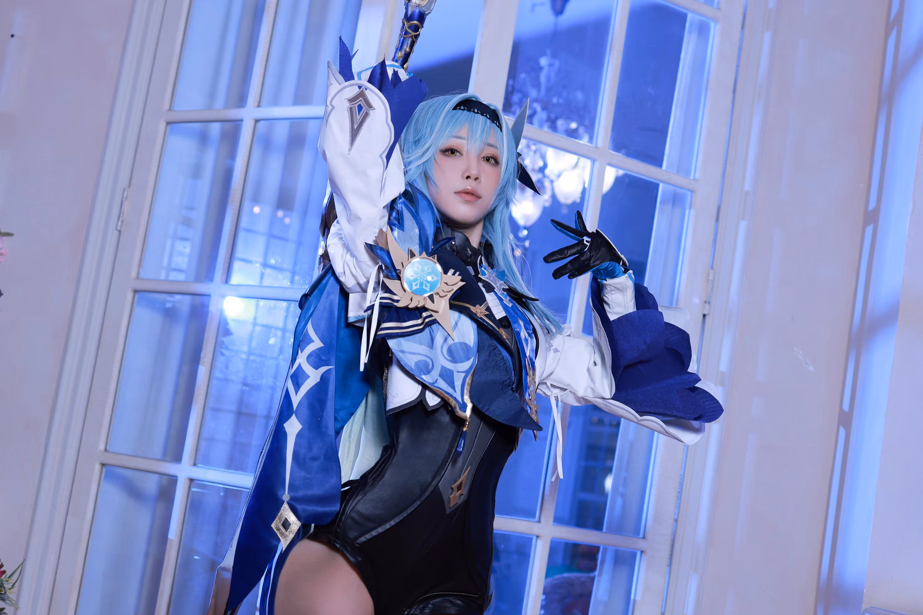 水淼aqua 紧身衣勾勒丰满胸线与肉感美臀