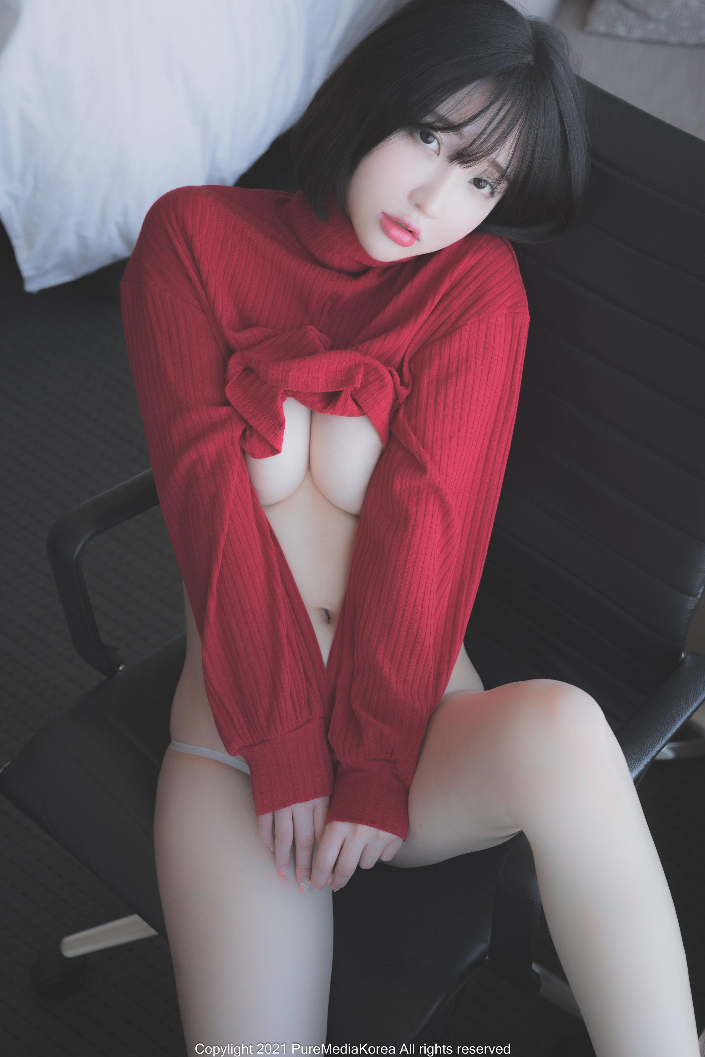 孙艺恩白色露肩上衣浴缸写真