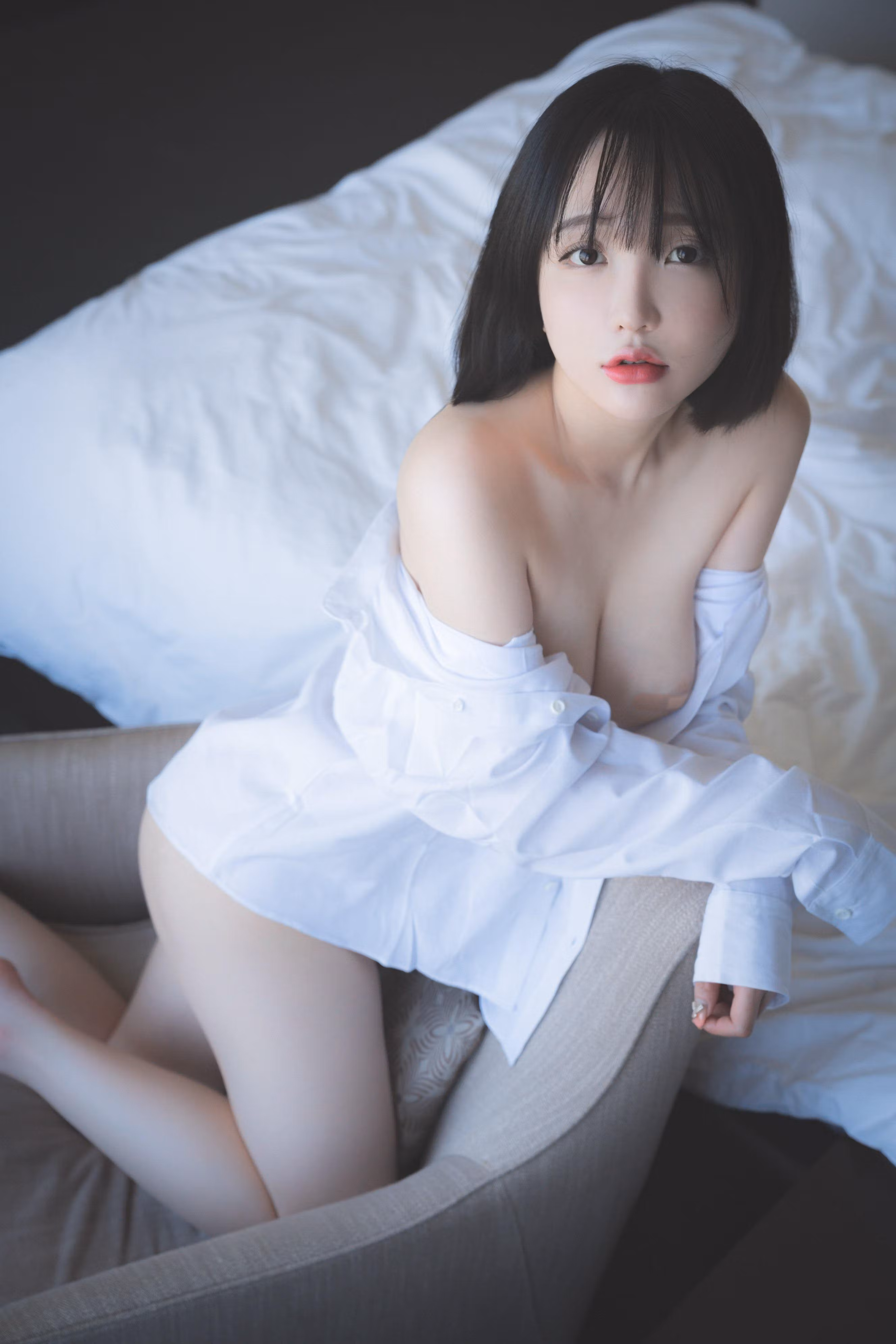 韩国美女微透白色丁字裤特写
