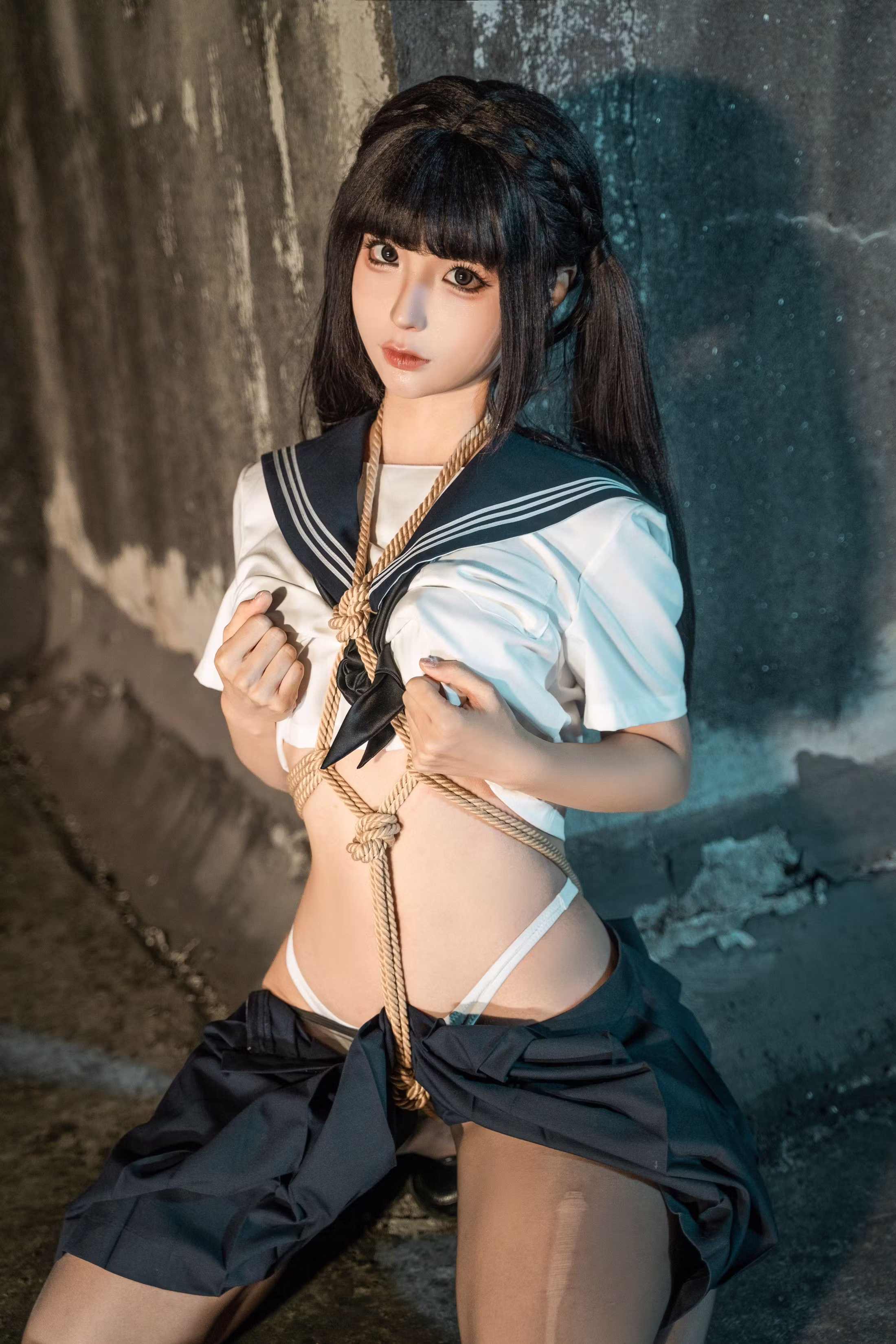 二次元女神白色底裤内衣诱惑