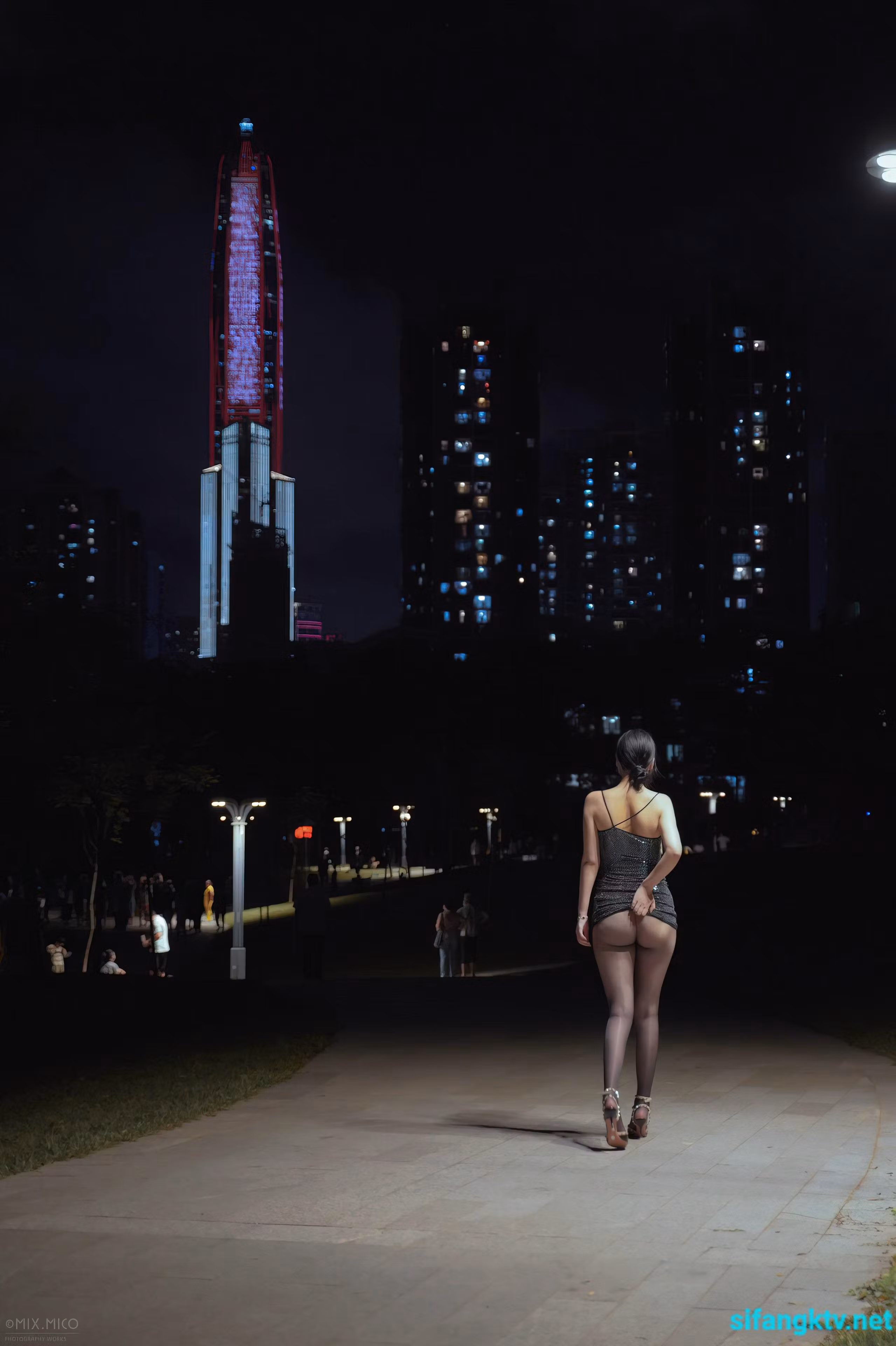 微肉感女神紧致身材曲线特写