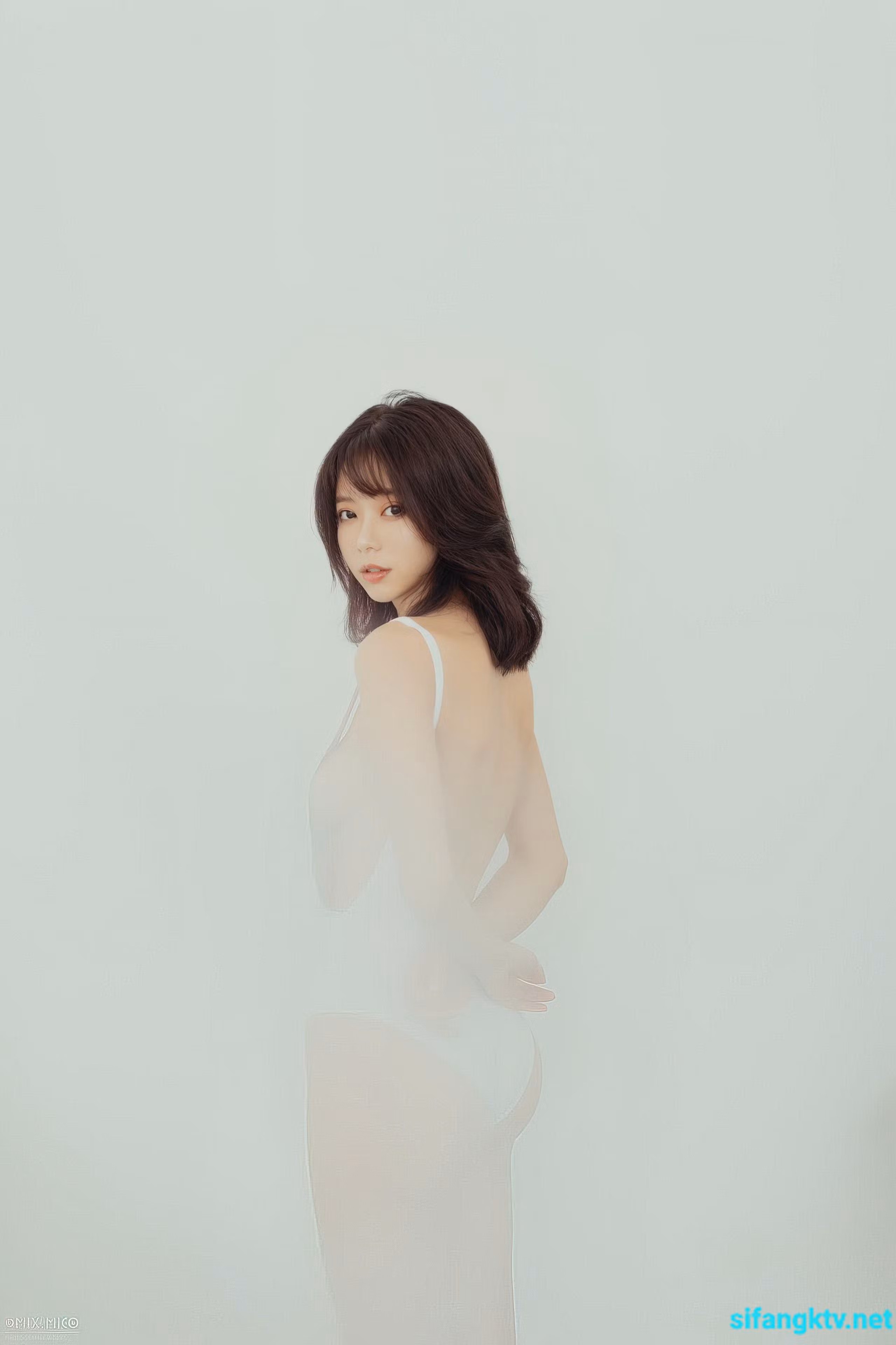 微肉感女神紧致身材曲线特写