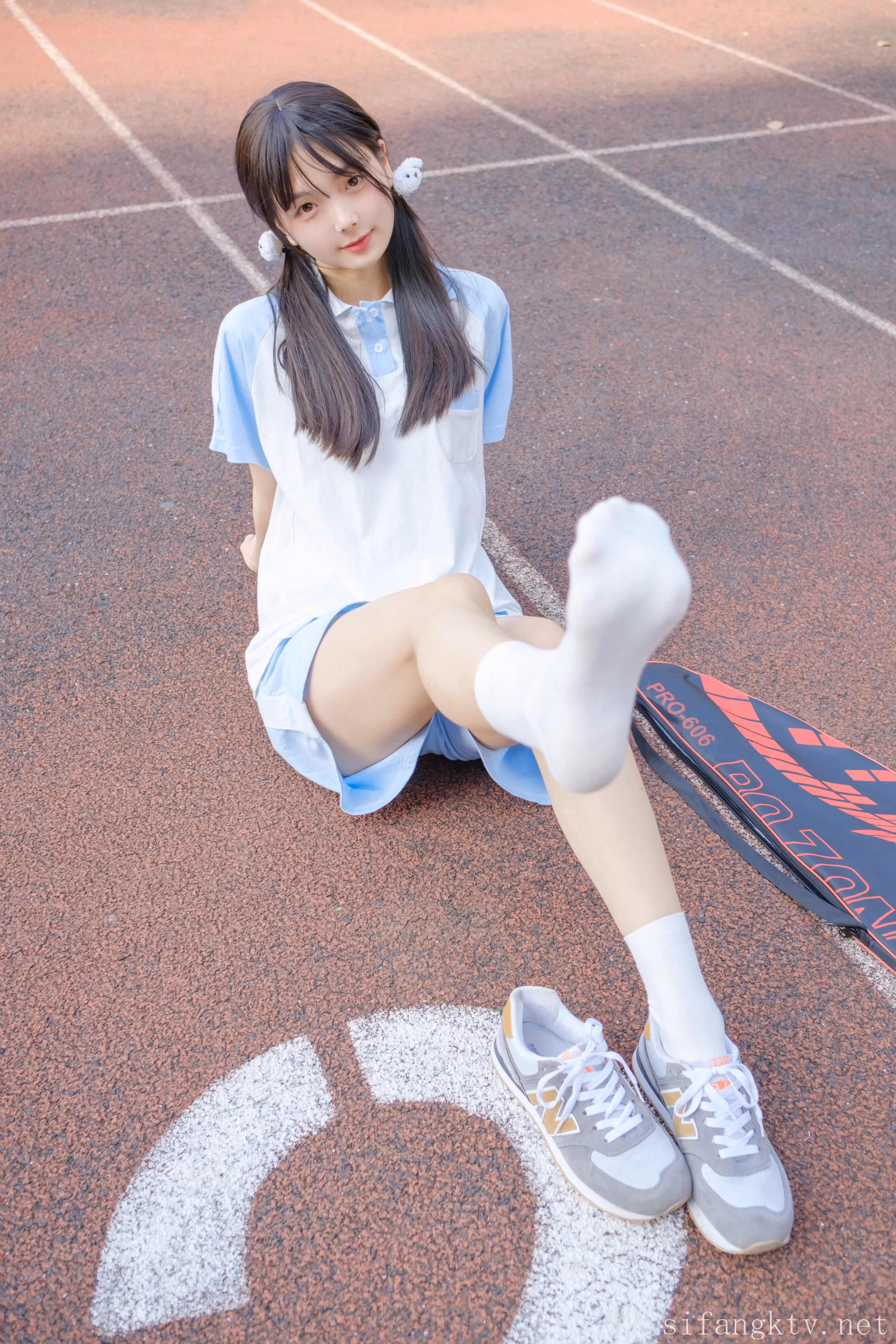双马尾空气刘海幼态脸模特特写