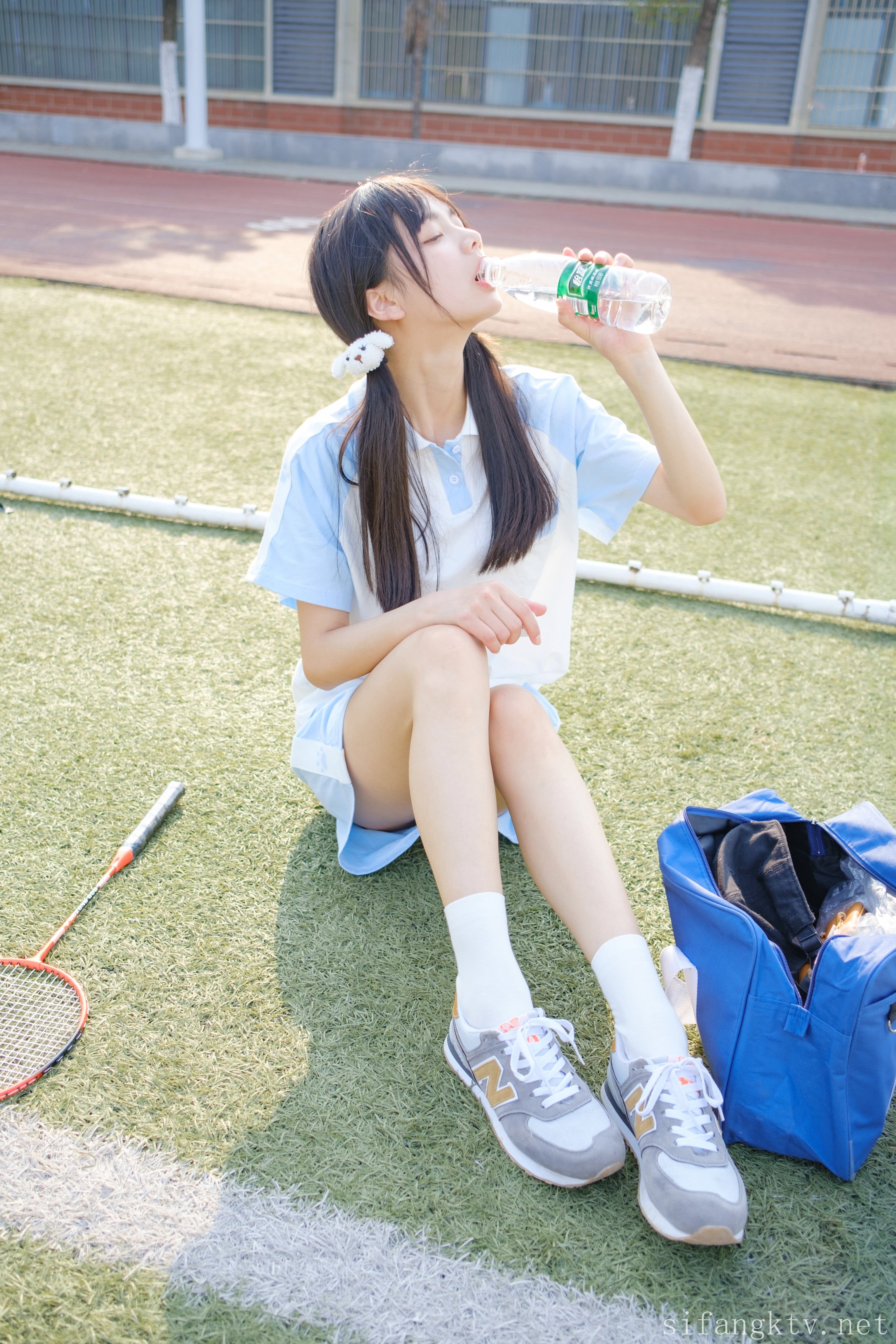 双马尾空气刘海幼态脸模特特写