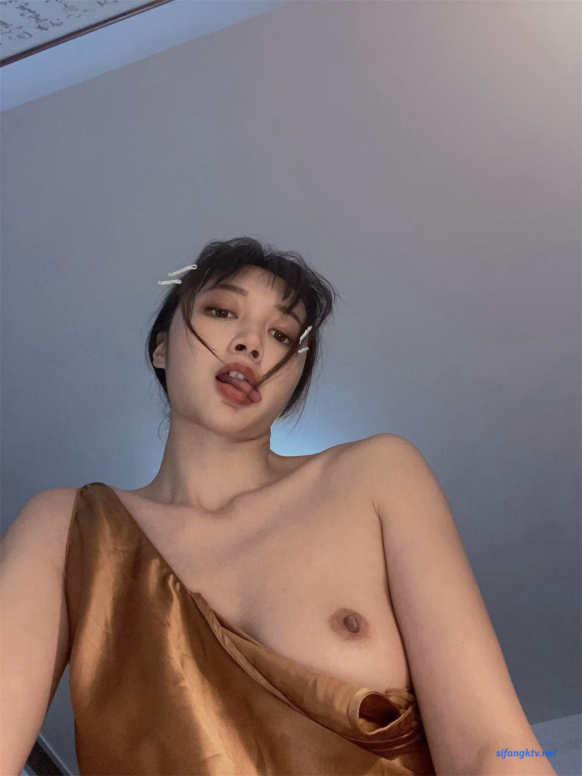 拍立得画质下的室内私房反无圣光差风写真