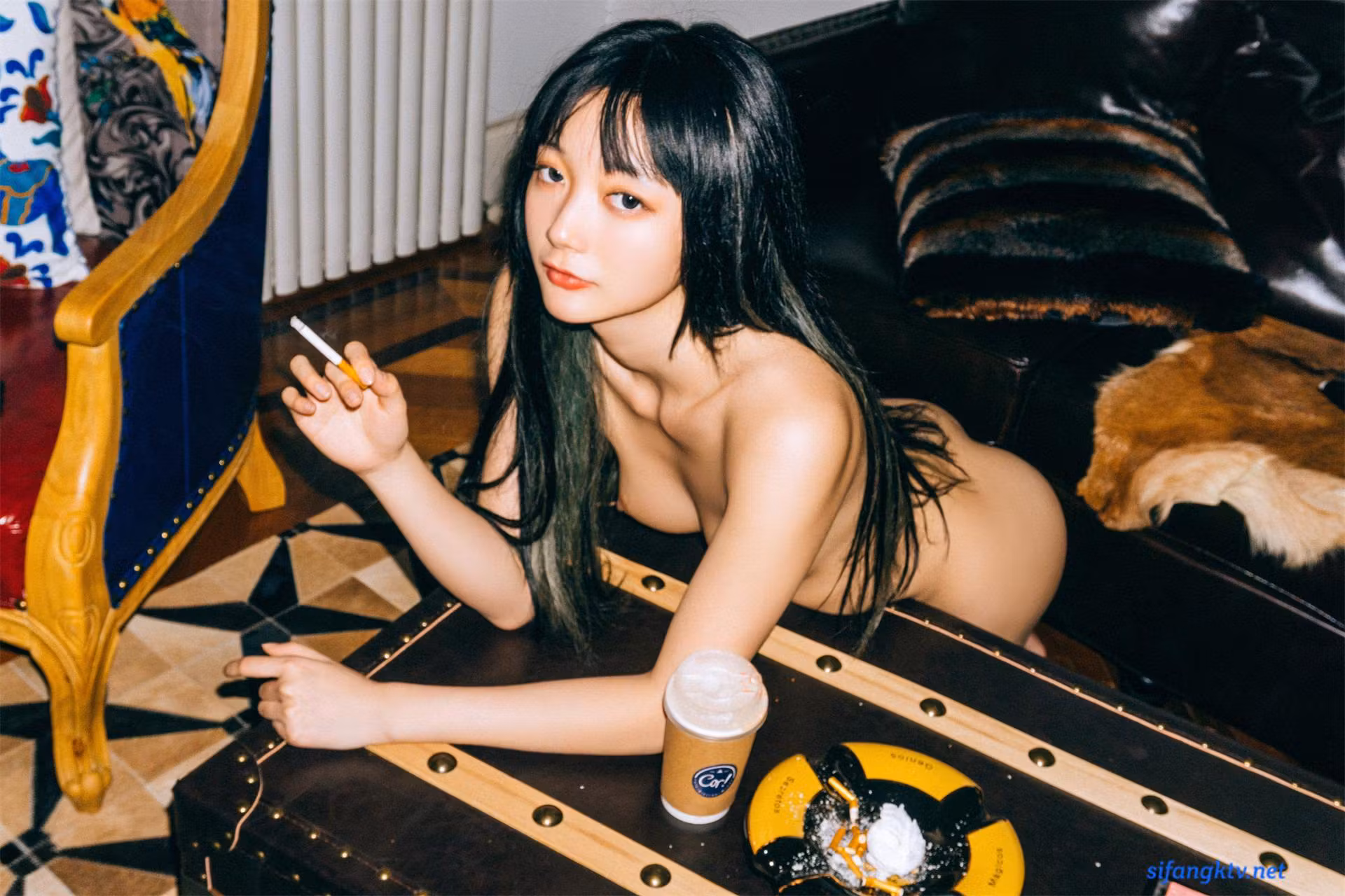 拍立得画质下的室内私房反无圣光差风写真