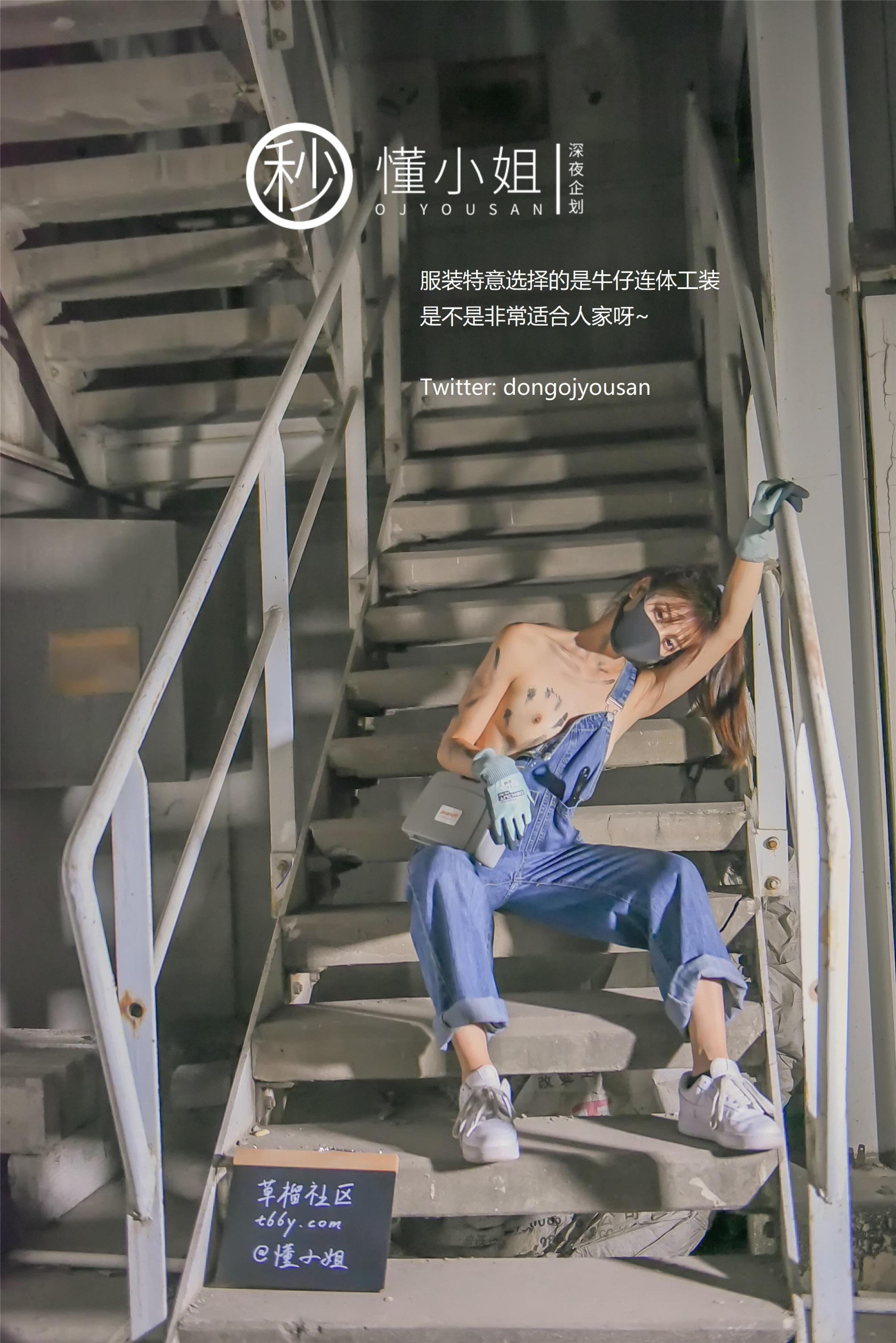 汽修厂主题写真背景充满轮胎与机械设备