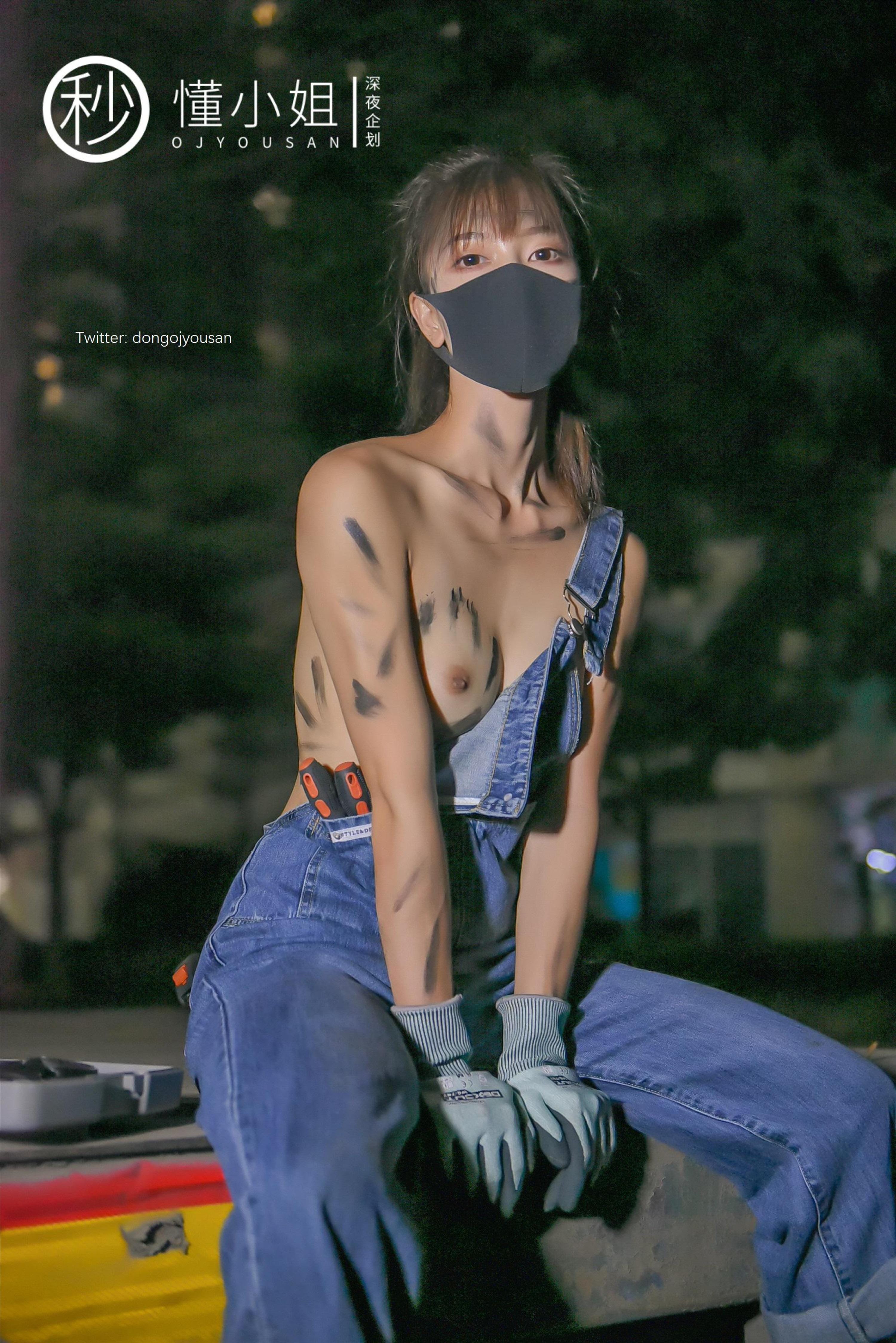 懂小姐专注修车时的无辜眼神与反差制服特写
