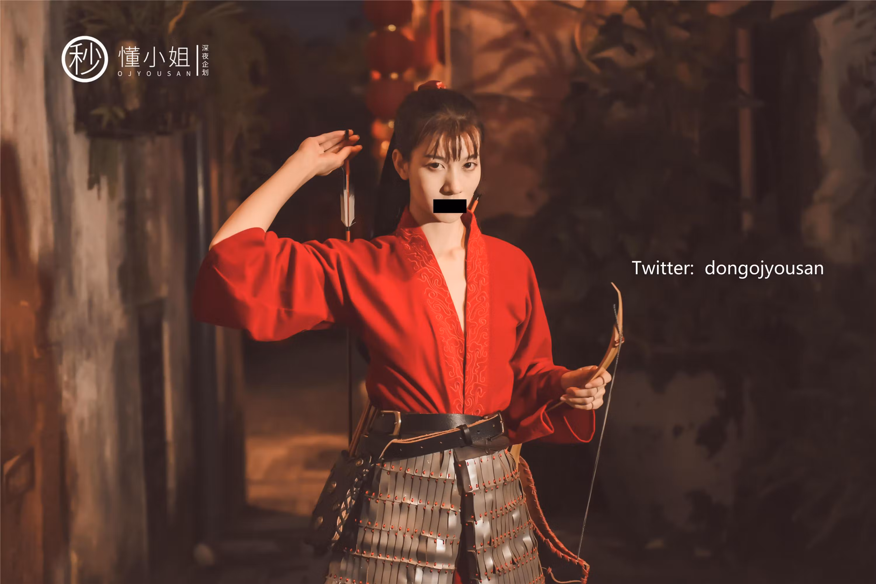 充满力量感与女性柔美线条无圣光交织的古风写真摆拍
