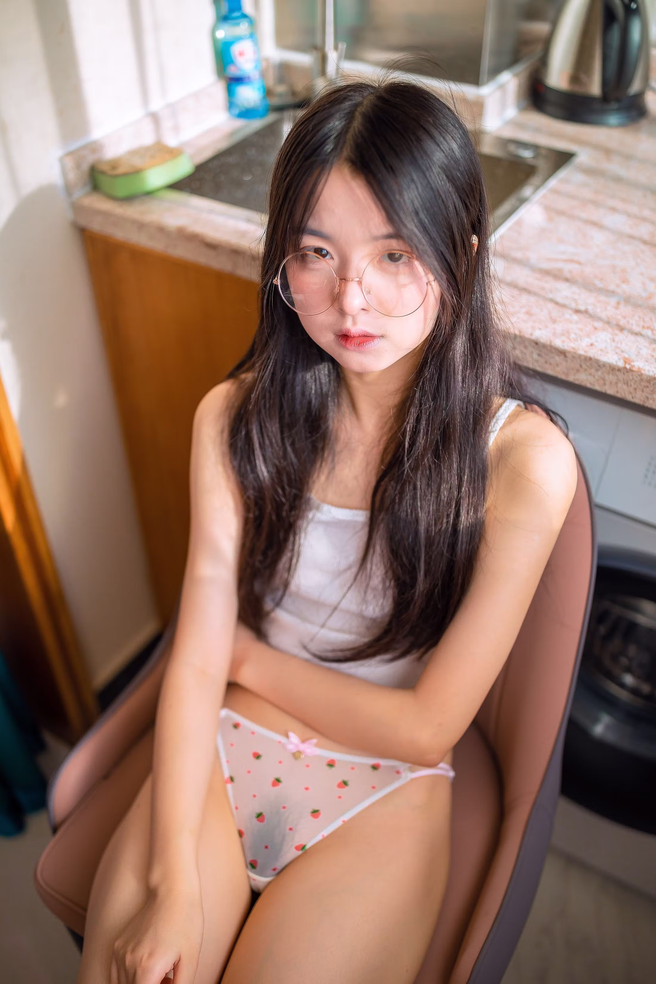 居家小背心与低腰内裤系列之国风素人反差福利高清预览