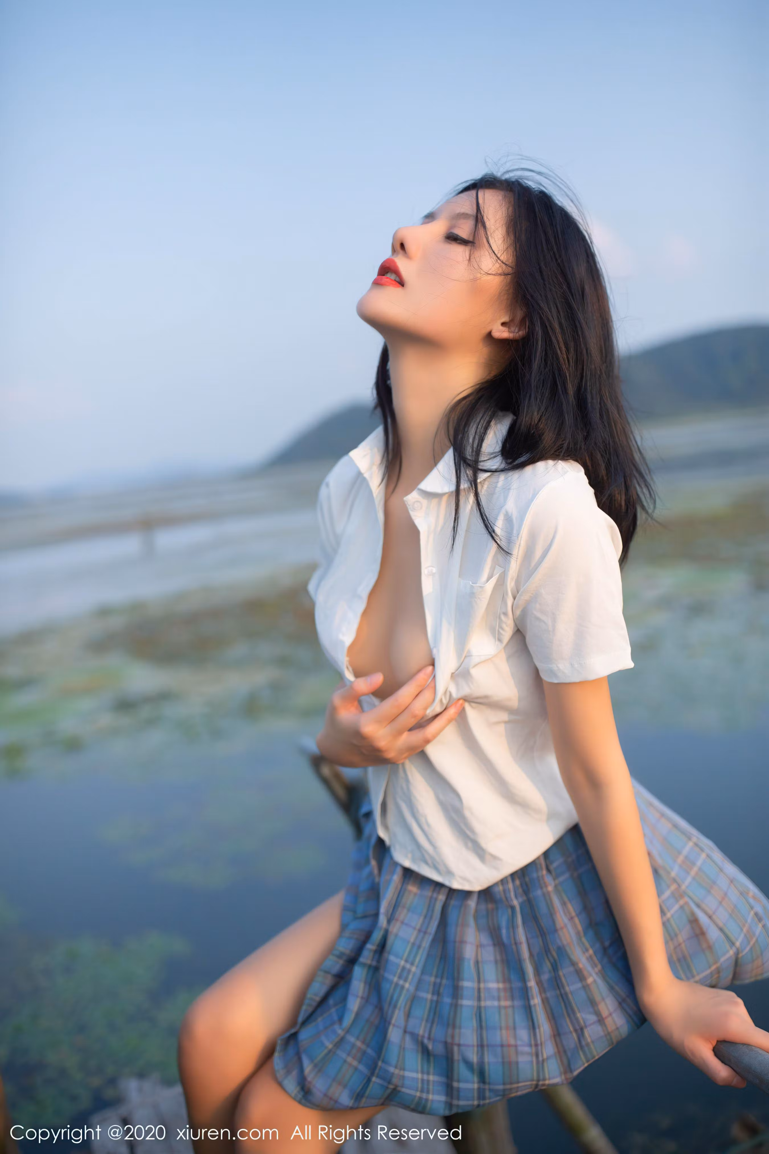 [XIUREN秀人网] No.2558 就是阿朱啊 – JK制服校服美女诱惑写真 [52P]