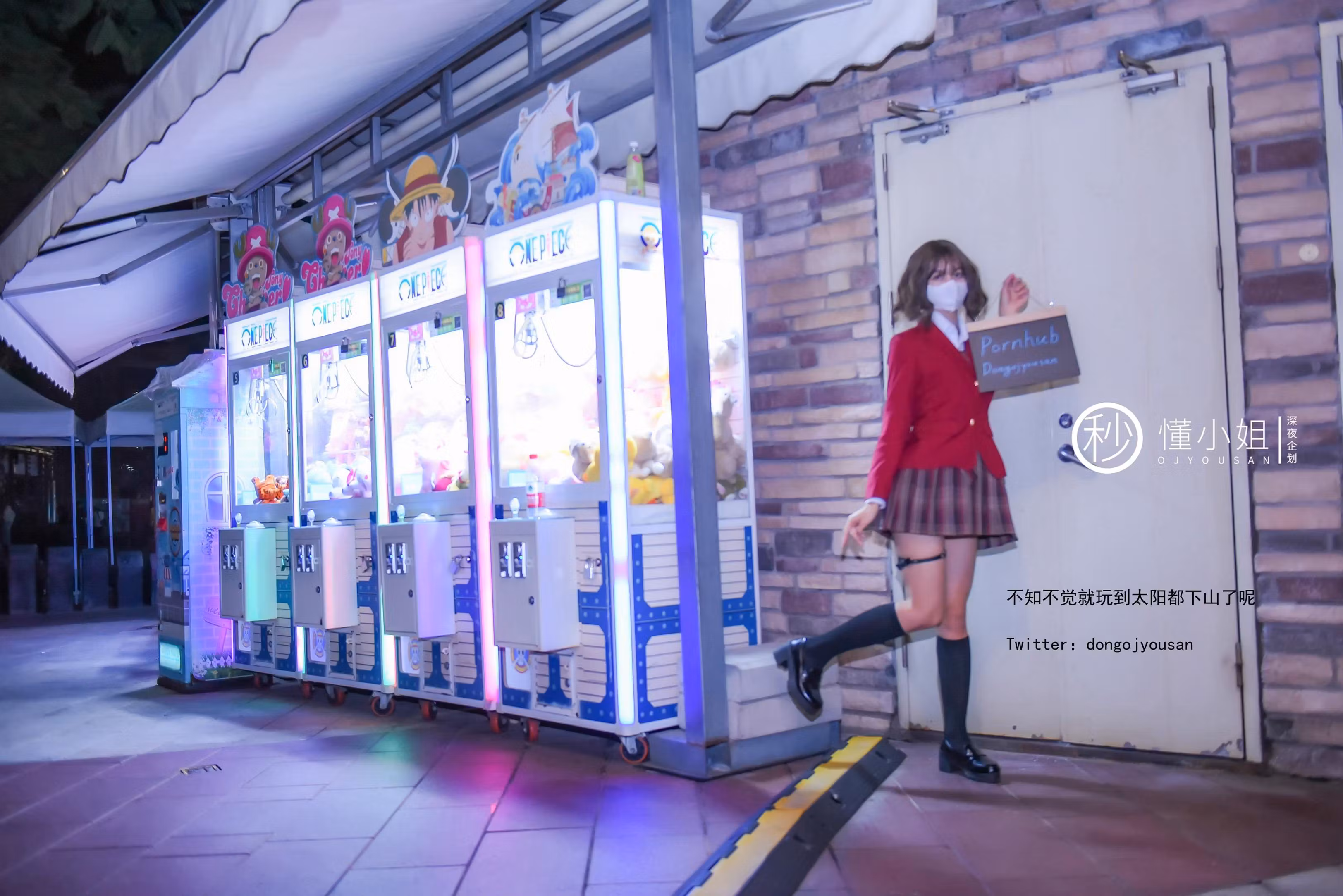 带有独特校服全裸反差魅惑的私房照