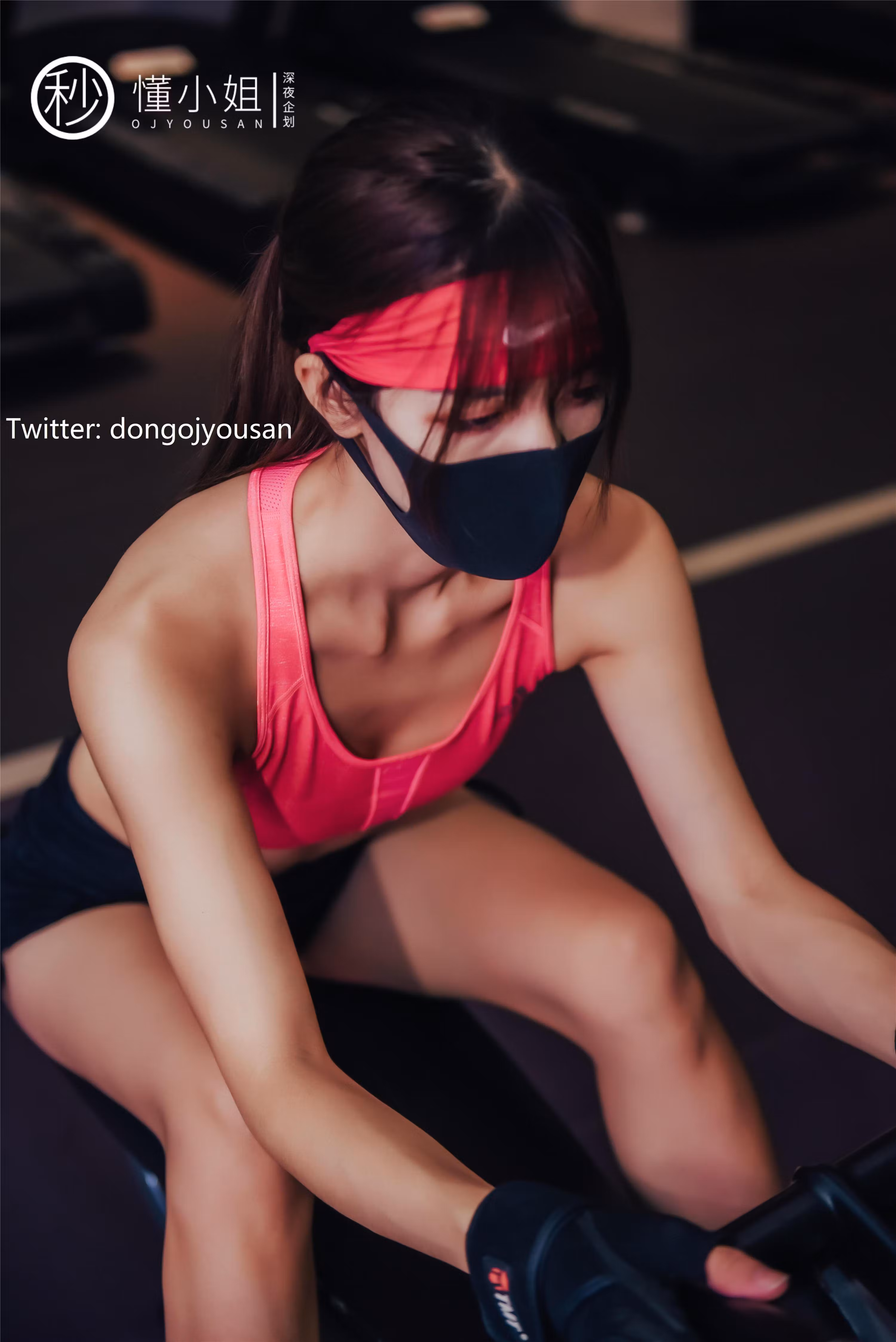 绑带运动短裤勾勒迷人美臀翘臀线条
