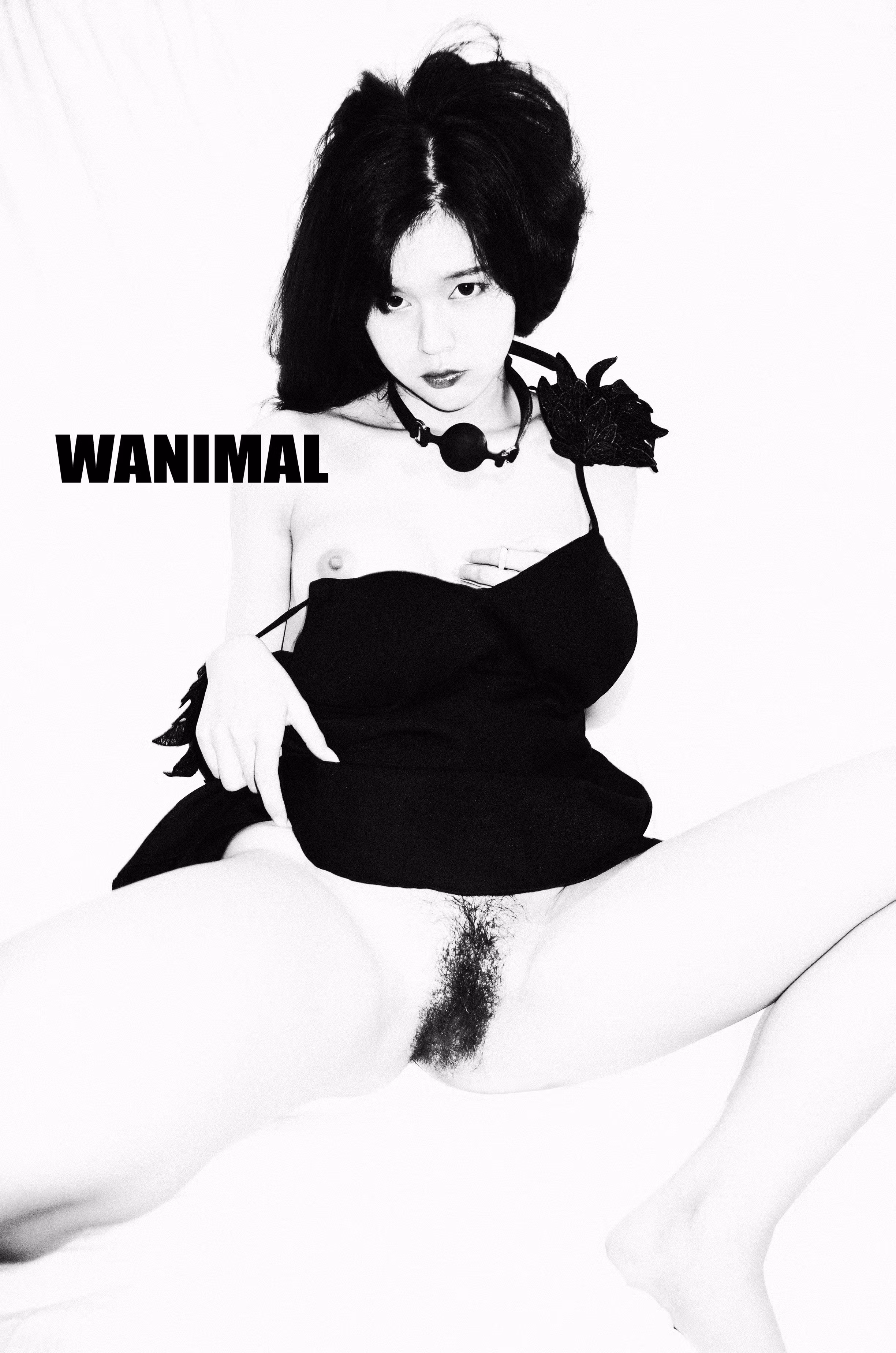 网红女神展现熟女白嫩肌肤与极品美乳