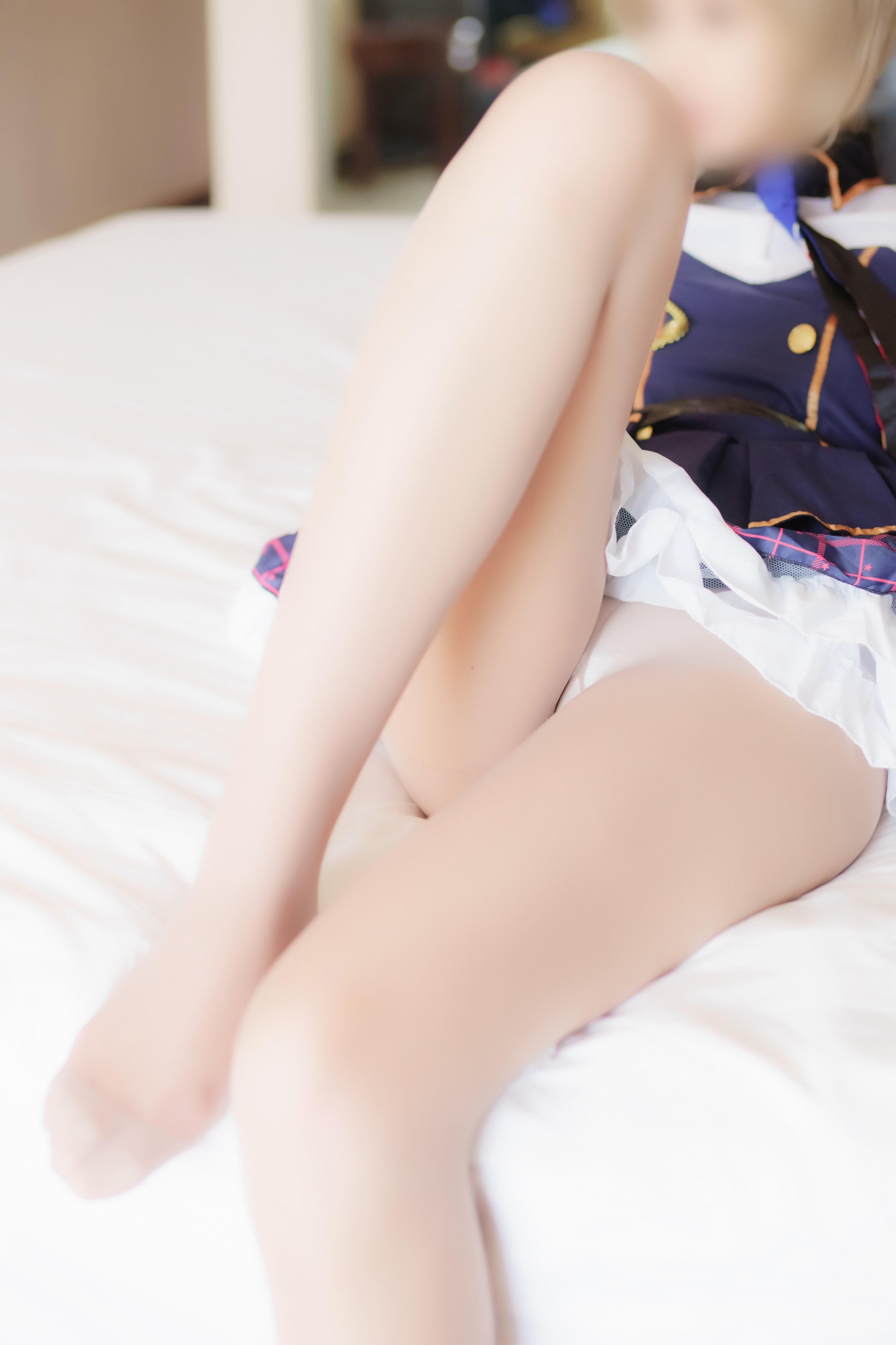 带有独特二次元反差魅惑的制服美女露穴照
