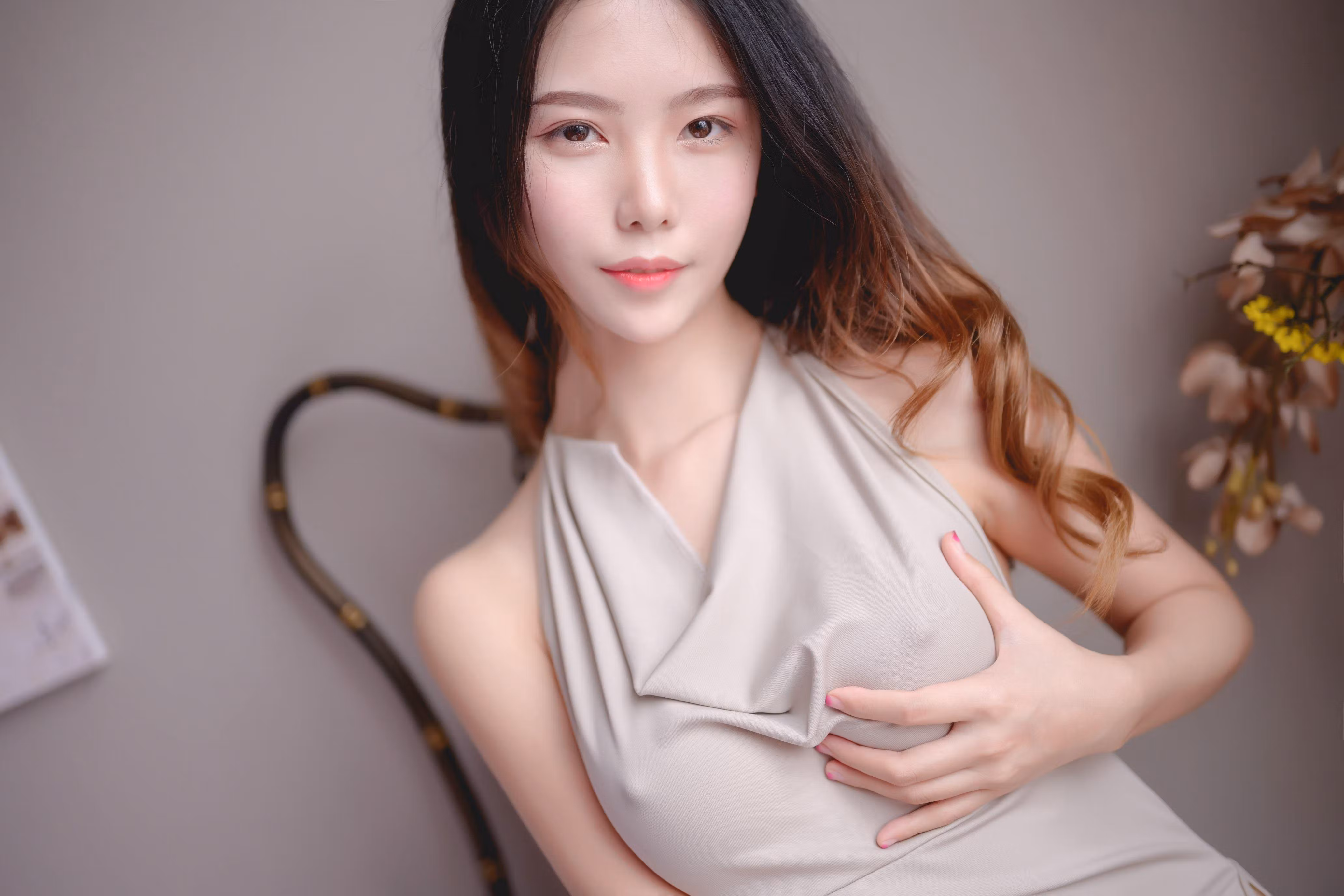 侧露美臀翘臀