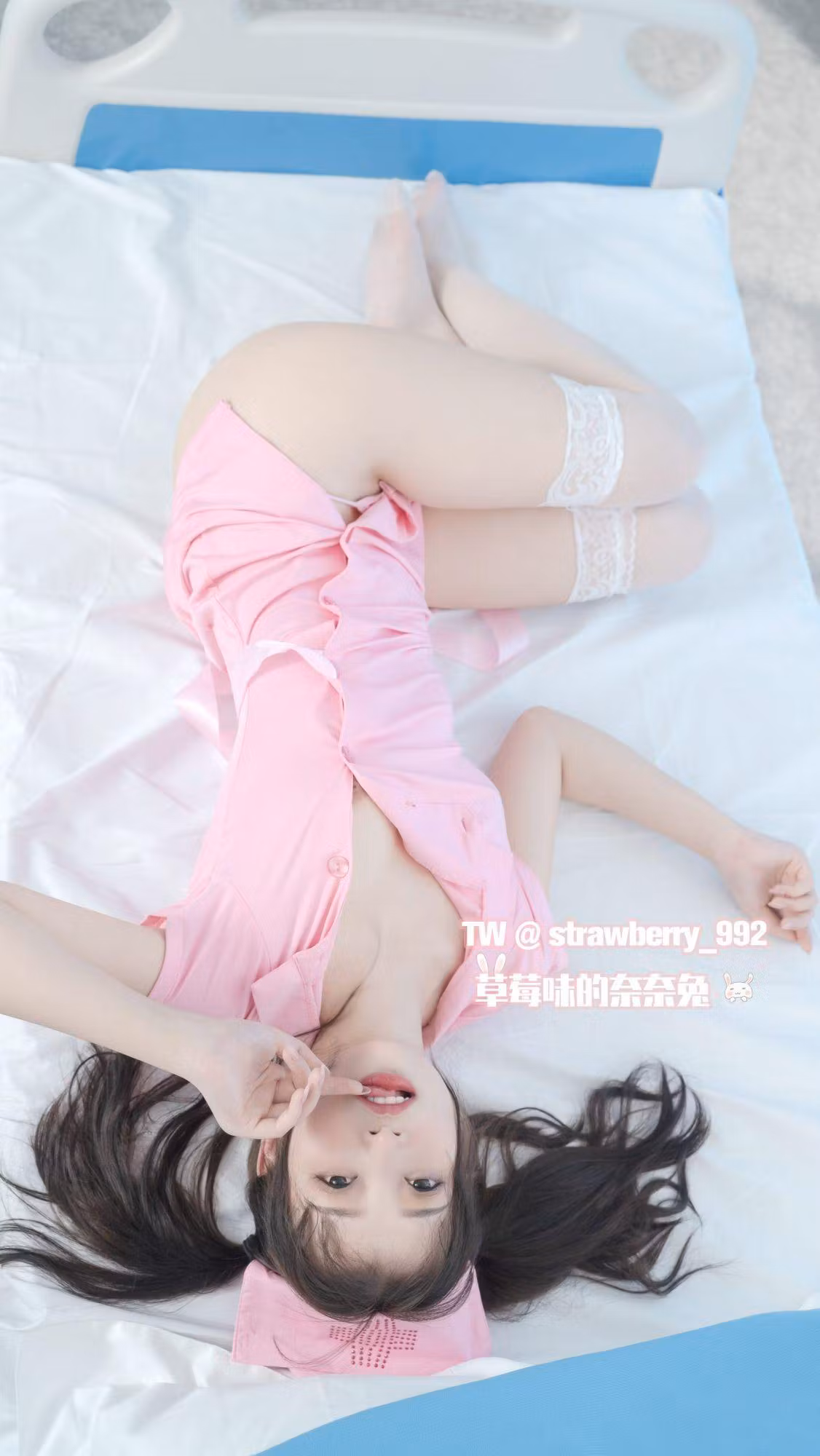 草莓味的奈奈兔护士制服全套高清图片打包下载
