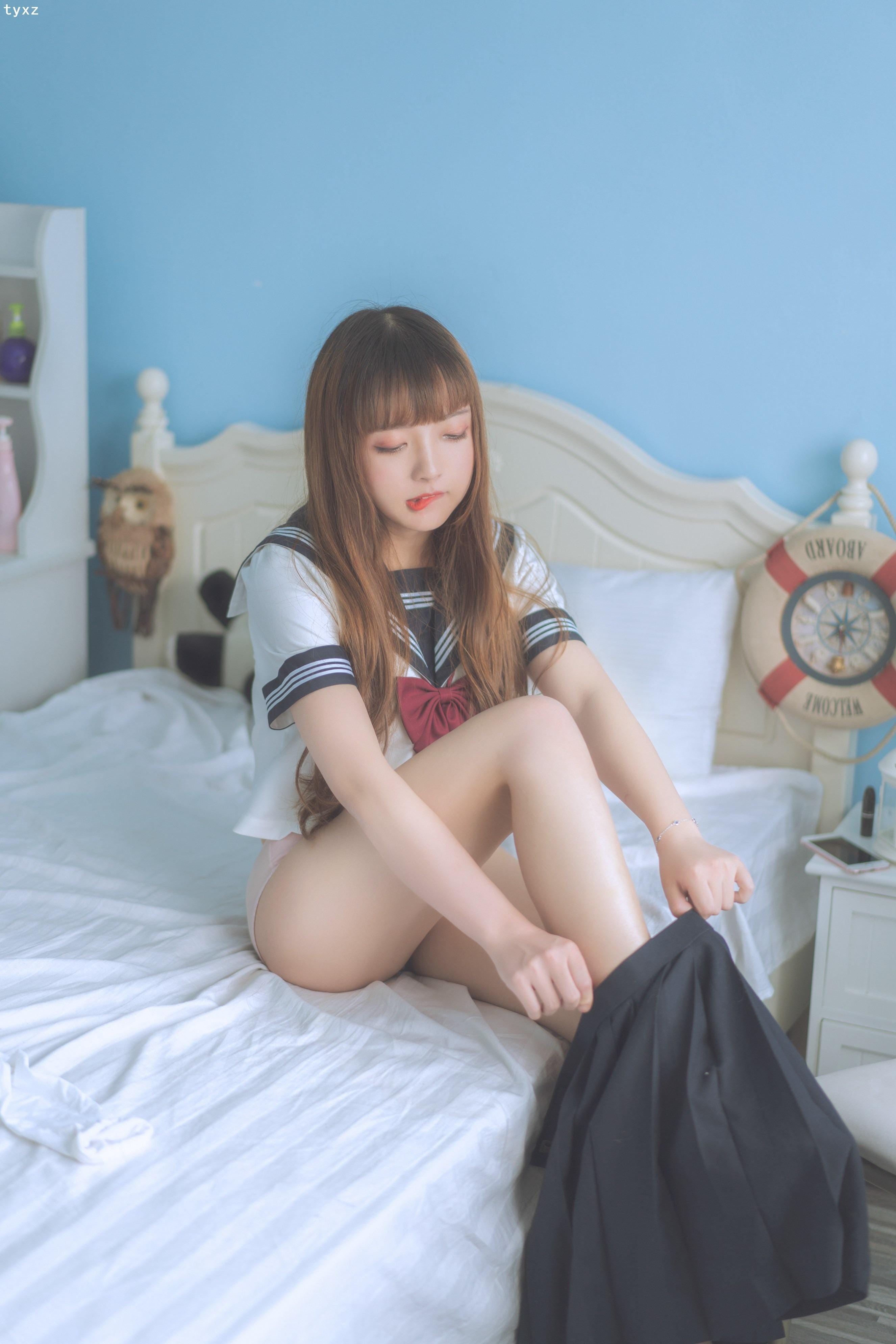 带有独特学生角色反差魅惑的玉足全裸照