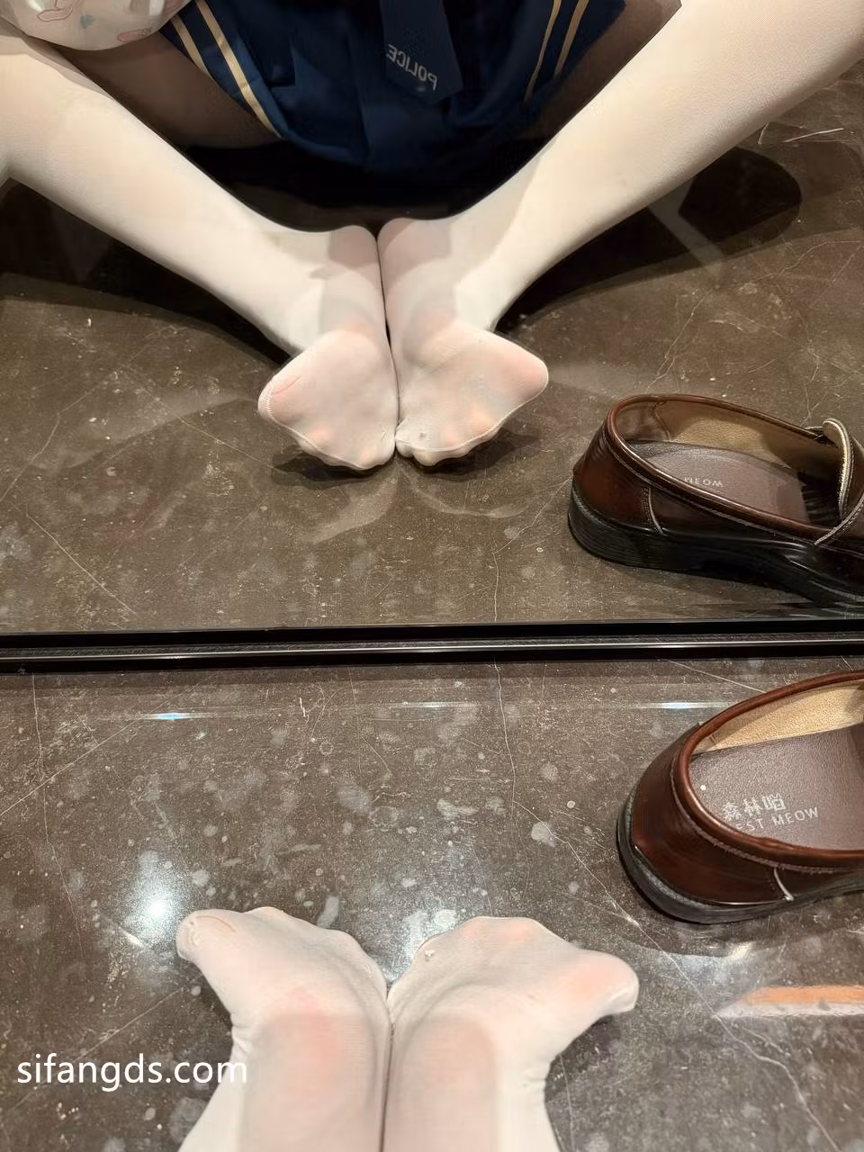 小甜泪系列全裸无圣光大尺度写真