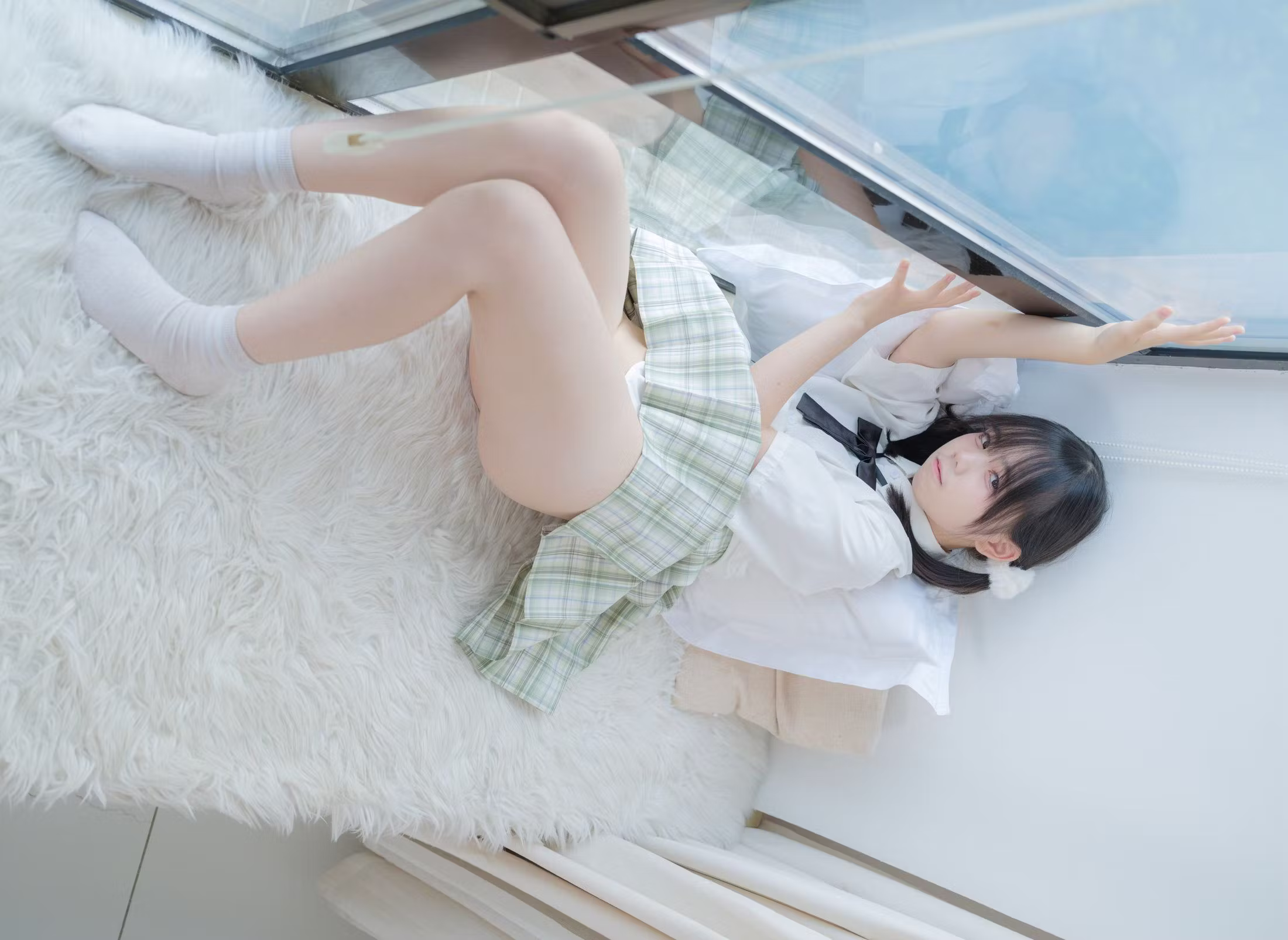 露穴漏点福利系列之极致全裸室内露出曲线