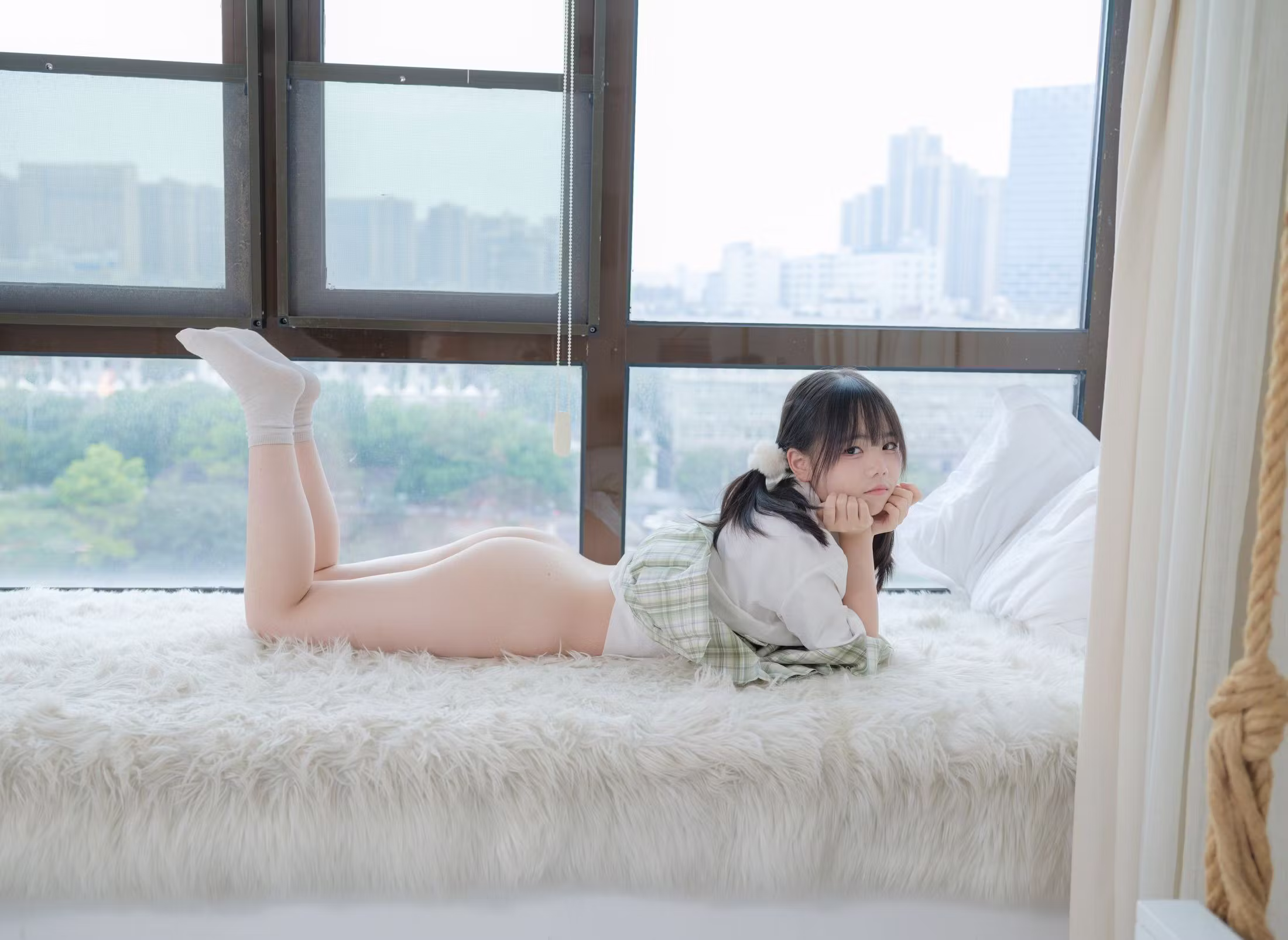 带有独特学生角色反差魅惑的玉足全裸照