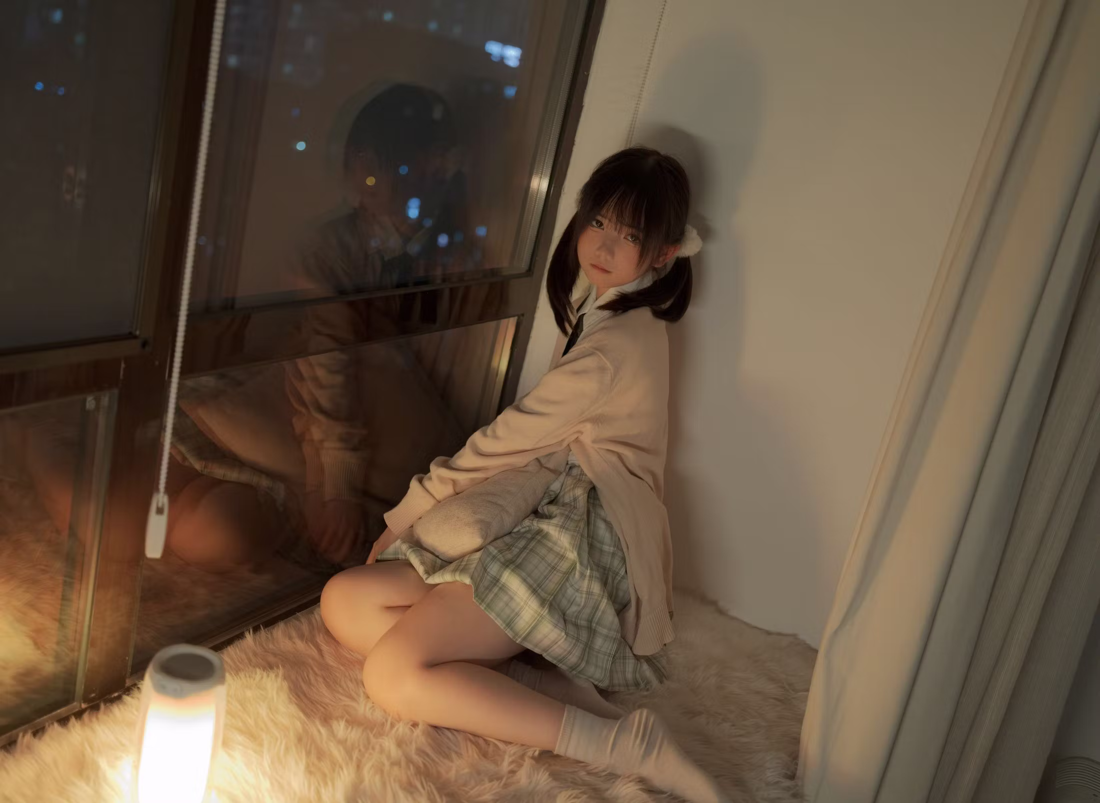 制服美女展现清纯少女诱惑与粉嫩身姿