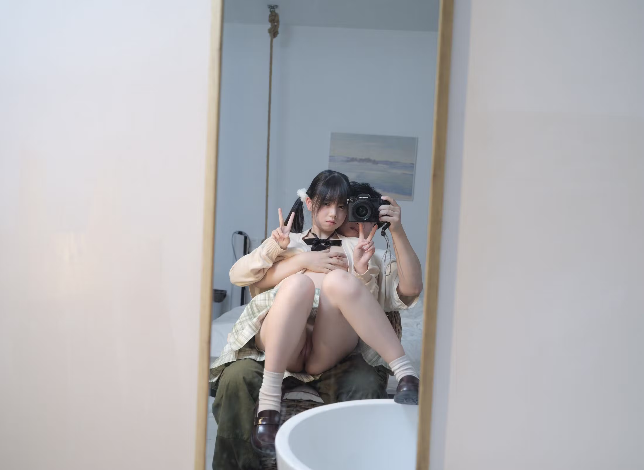 带有独特学生角色反差魅惑的玉足全裸照