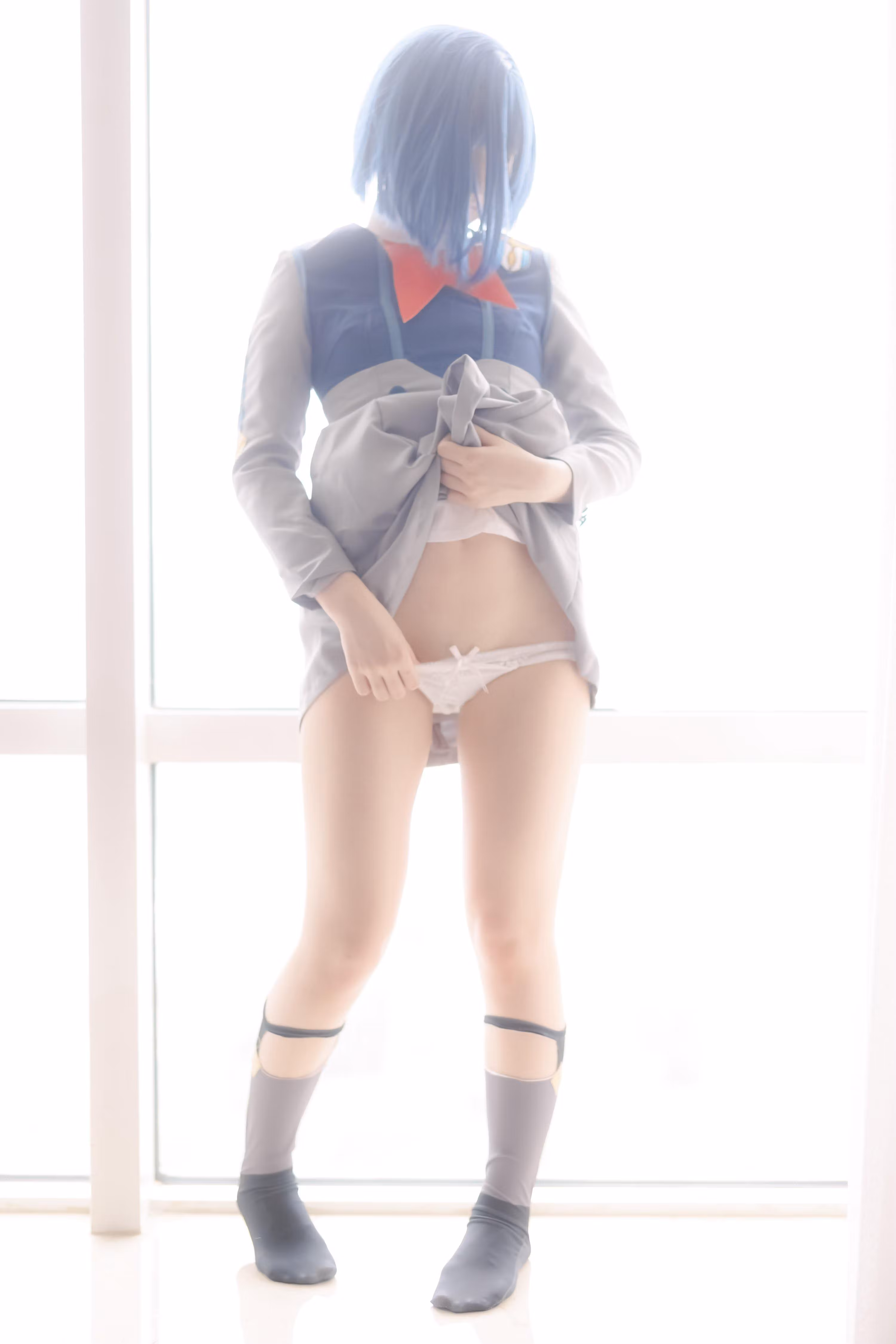 温馨明亮室内背景下的可爱甜美清纯少女诱惑