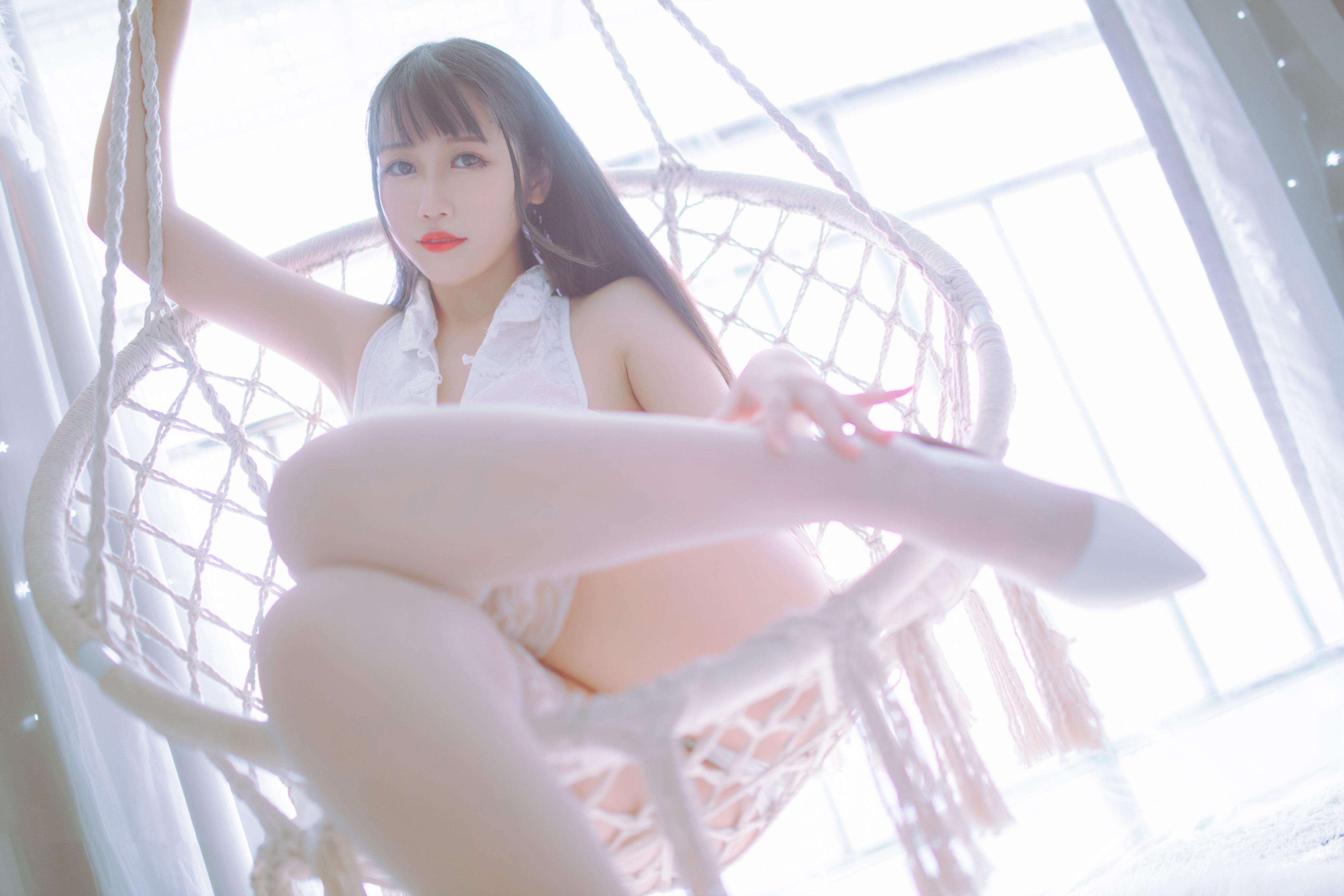 镂空绑带美臀