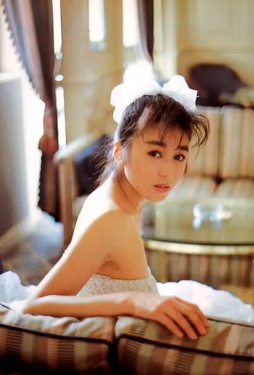 宽松轻薄浴袍勾勒内里迷人极品美乳美胸身段