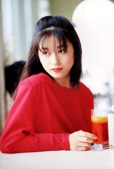 褪去复古服装后在床上显露丰满美臀翘臀线条