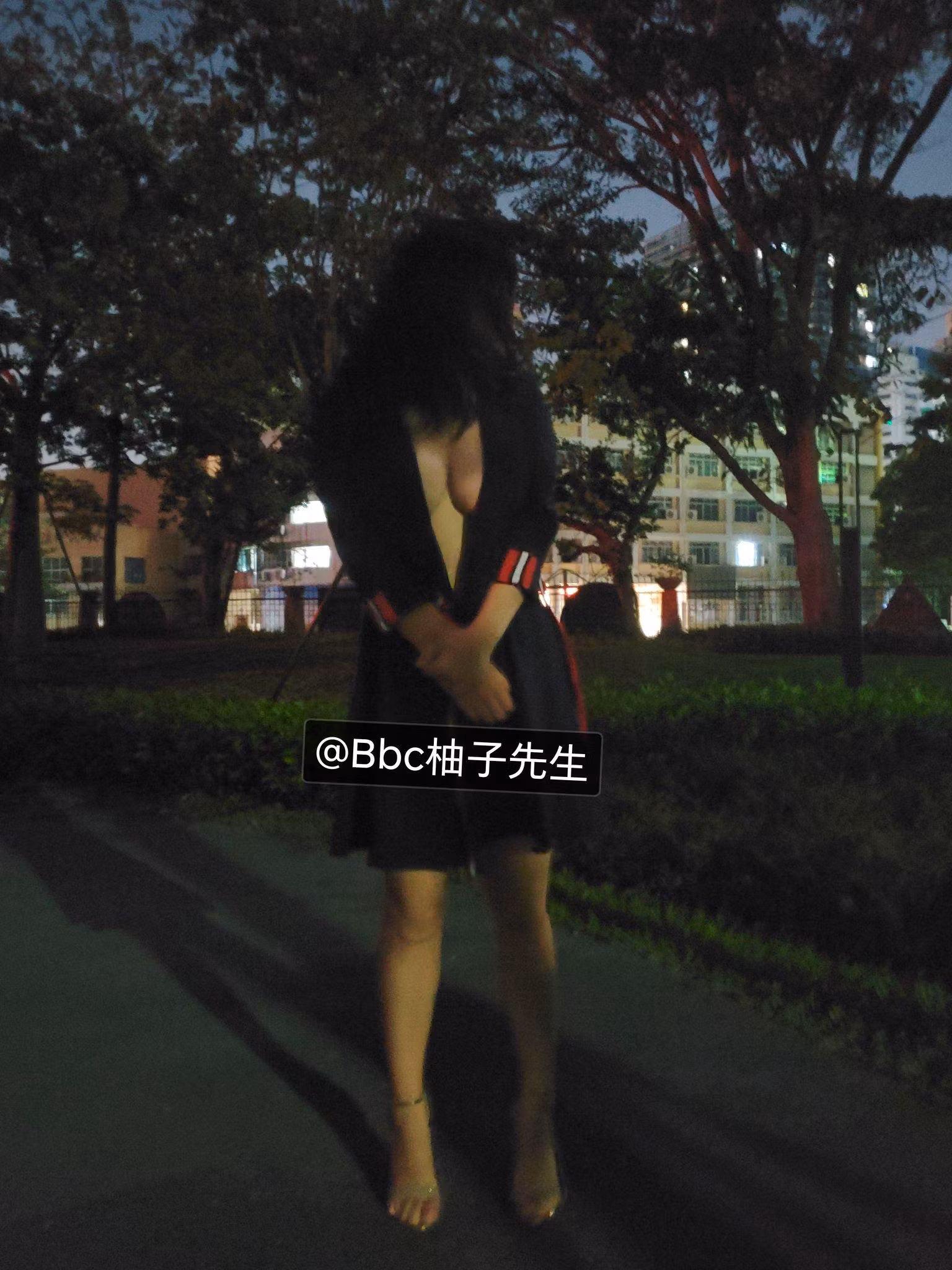 露穴漏点福利系列之极致全裸街头露出美鲍美穴