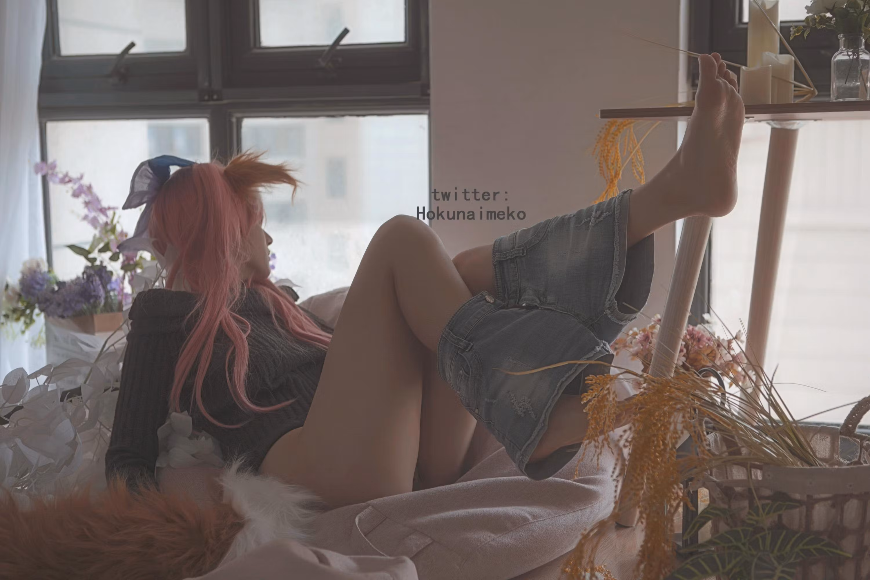 狐耳狐尾配饰展现甜美可爱少女与白嫩肌肤线条