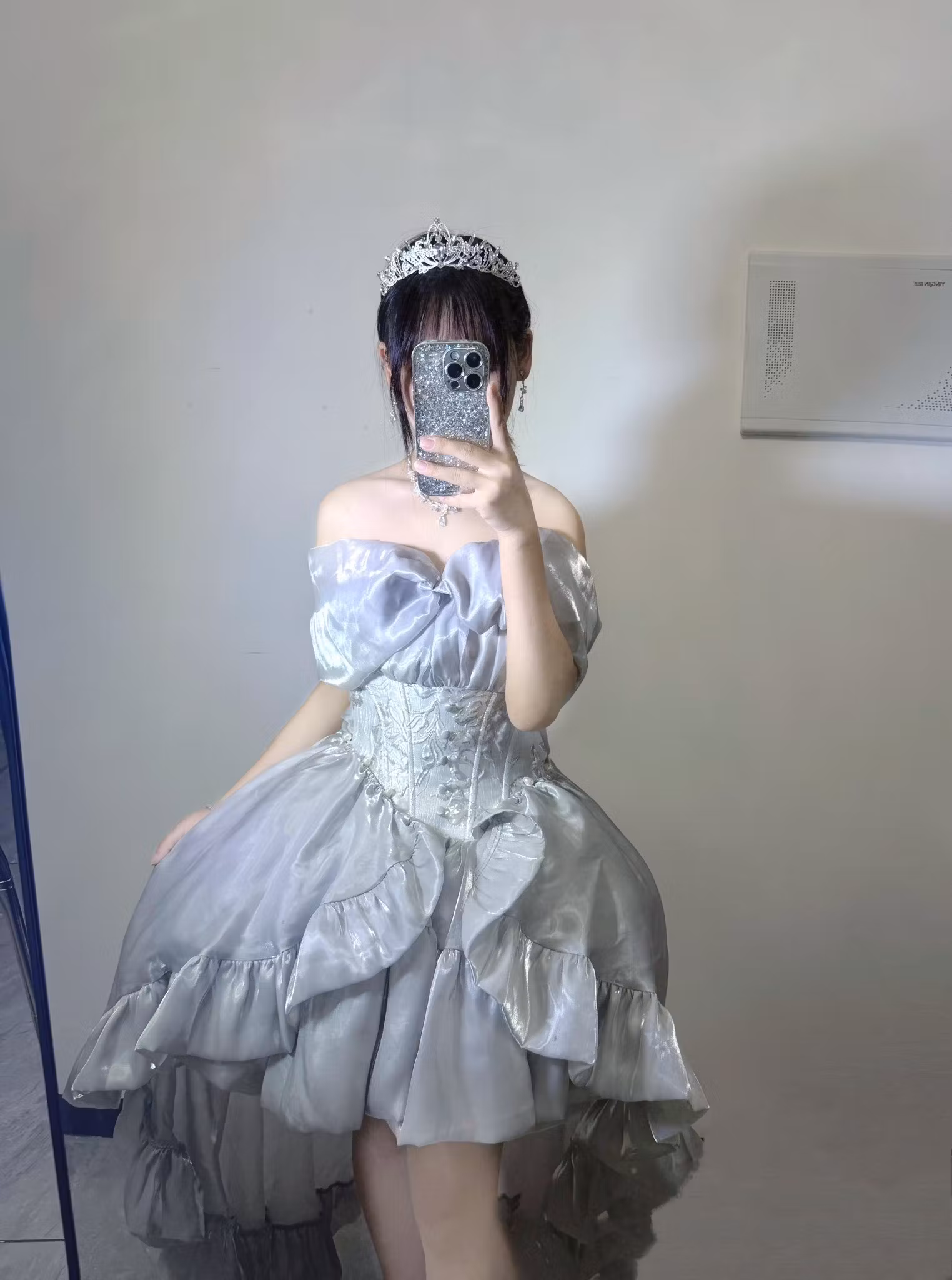 抹胸收腰束腹公主裙姿势展现风骚清纯少女女性诱惑