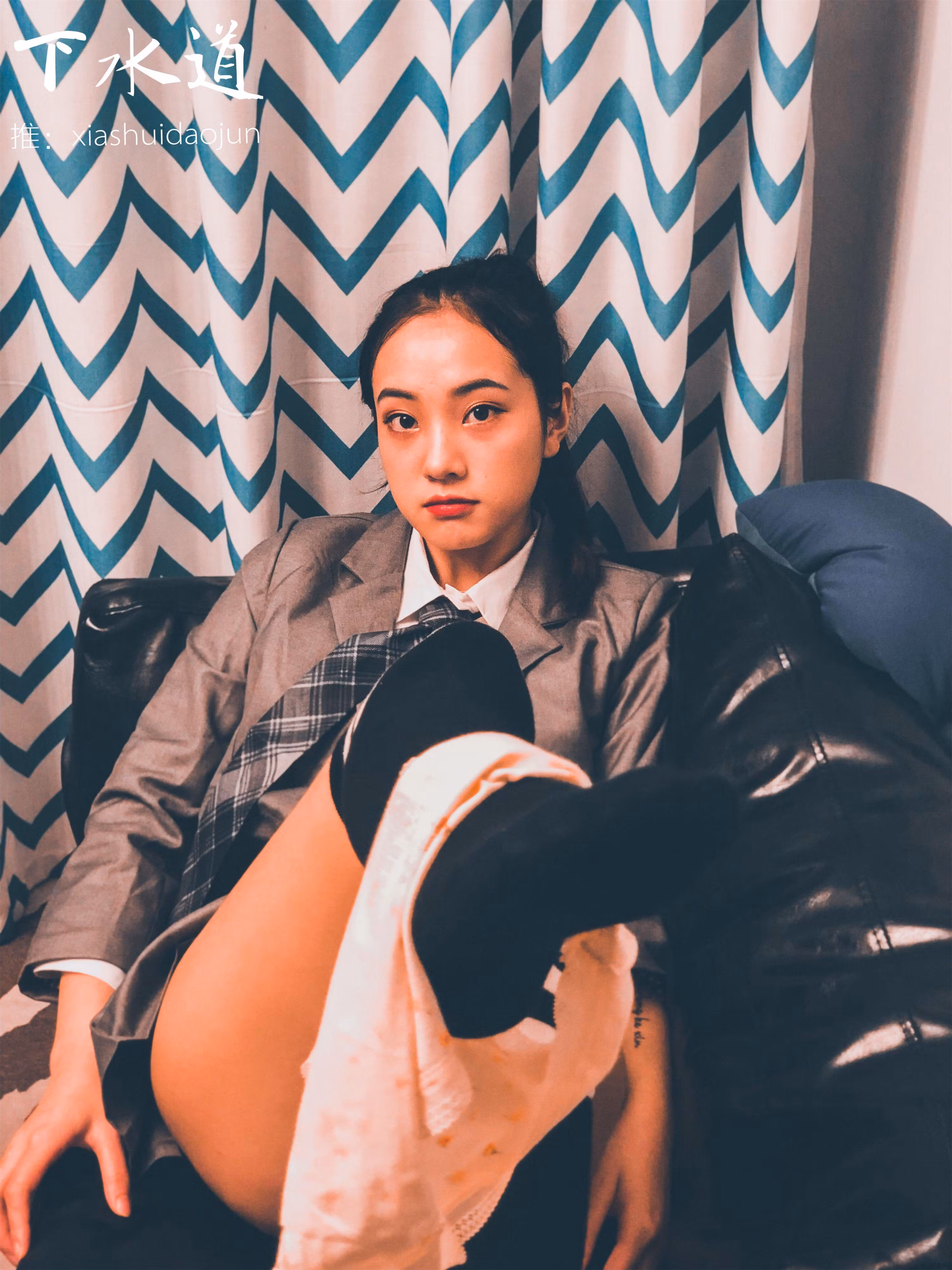 带有独特制服反差魅惑的粉嫩鲍鱼嫰穴私房照