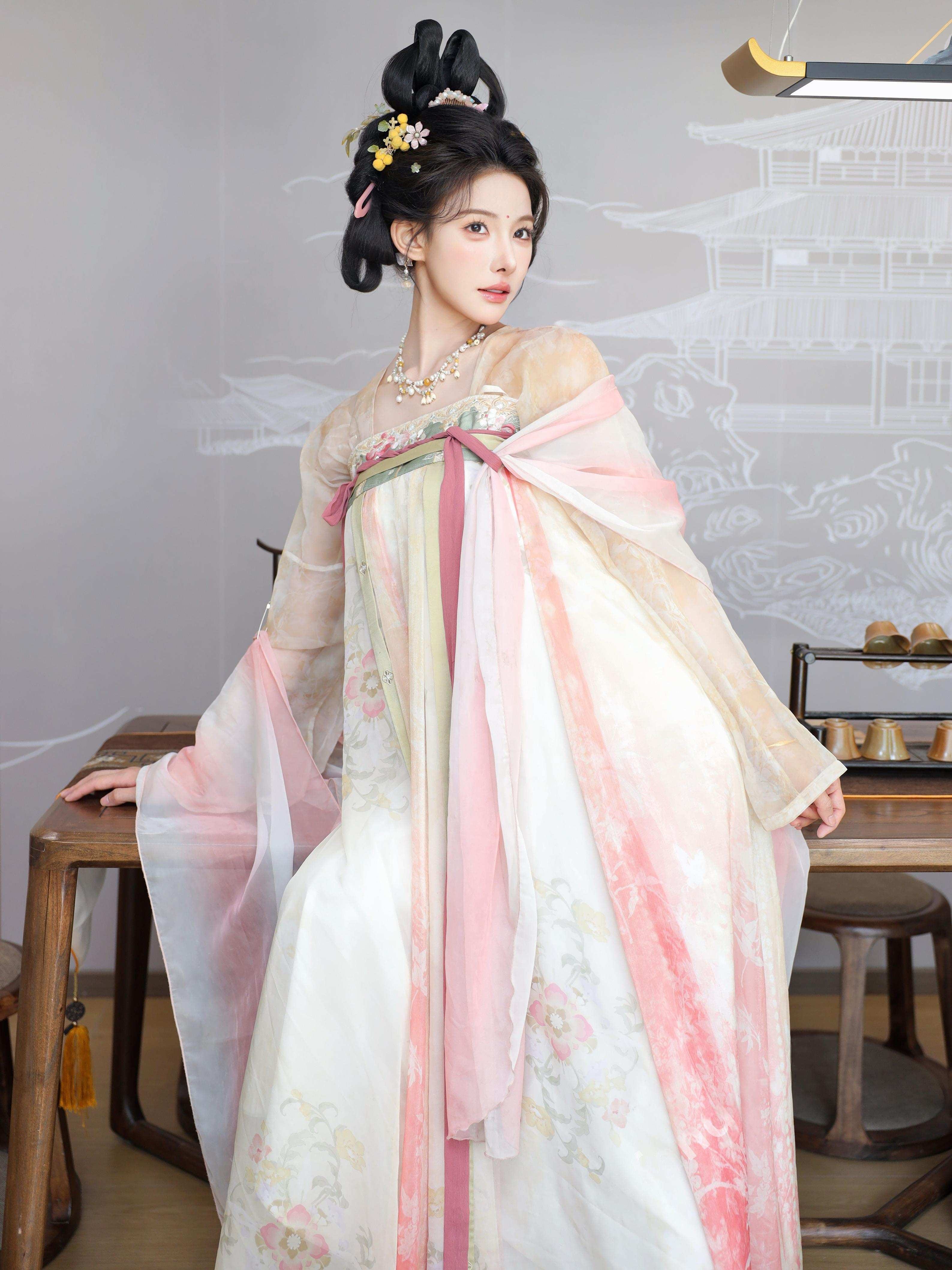 带有独特汉服COS反差魅惑的粉嫩鲍鱼嫰穴私房照