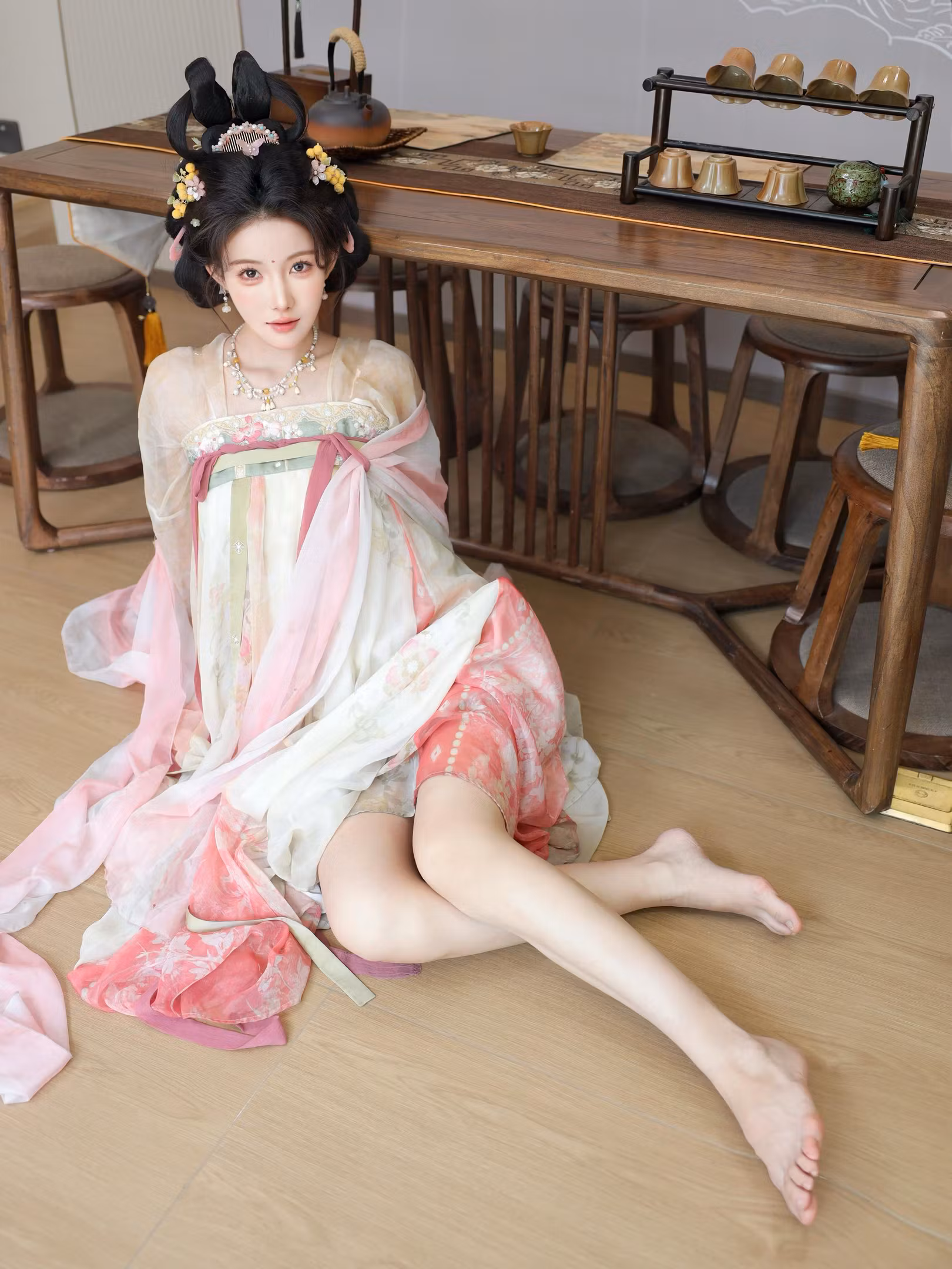 带有独特汉服COS反差魅惑的粉嫩鲍鱼嫰穴私房照