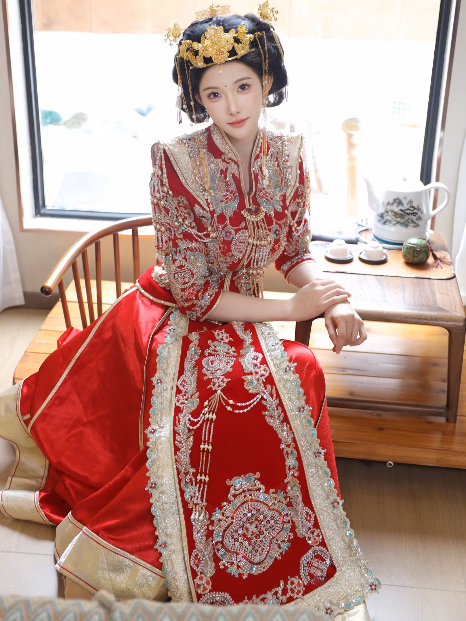 褪去中式新娘服装后在床上显露白嫩玉足线条