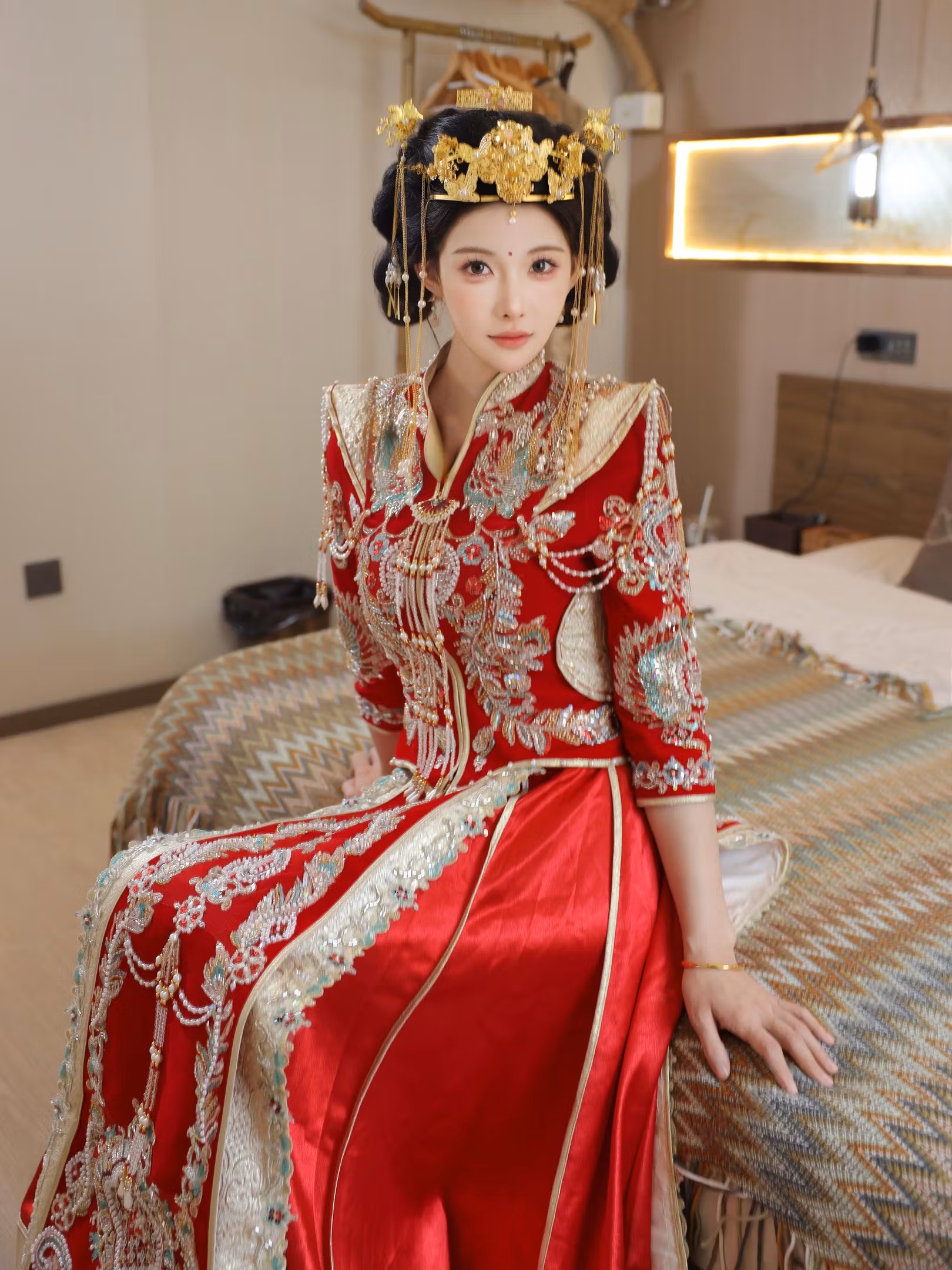带有独特婚服COS反差魅惑的粉嫩鲍鱼嫰穴私房照