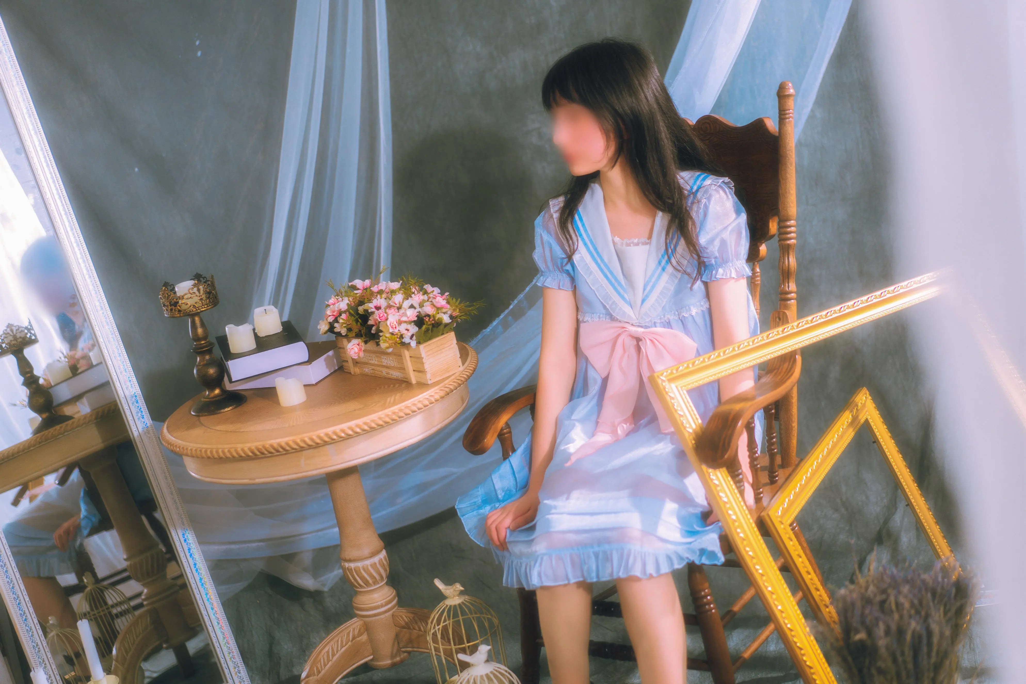 复古影棚隐秘背景下勾勒极品美腿玉足曲线