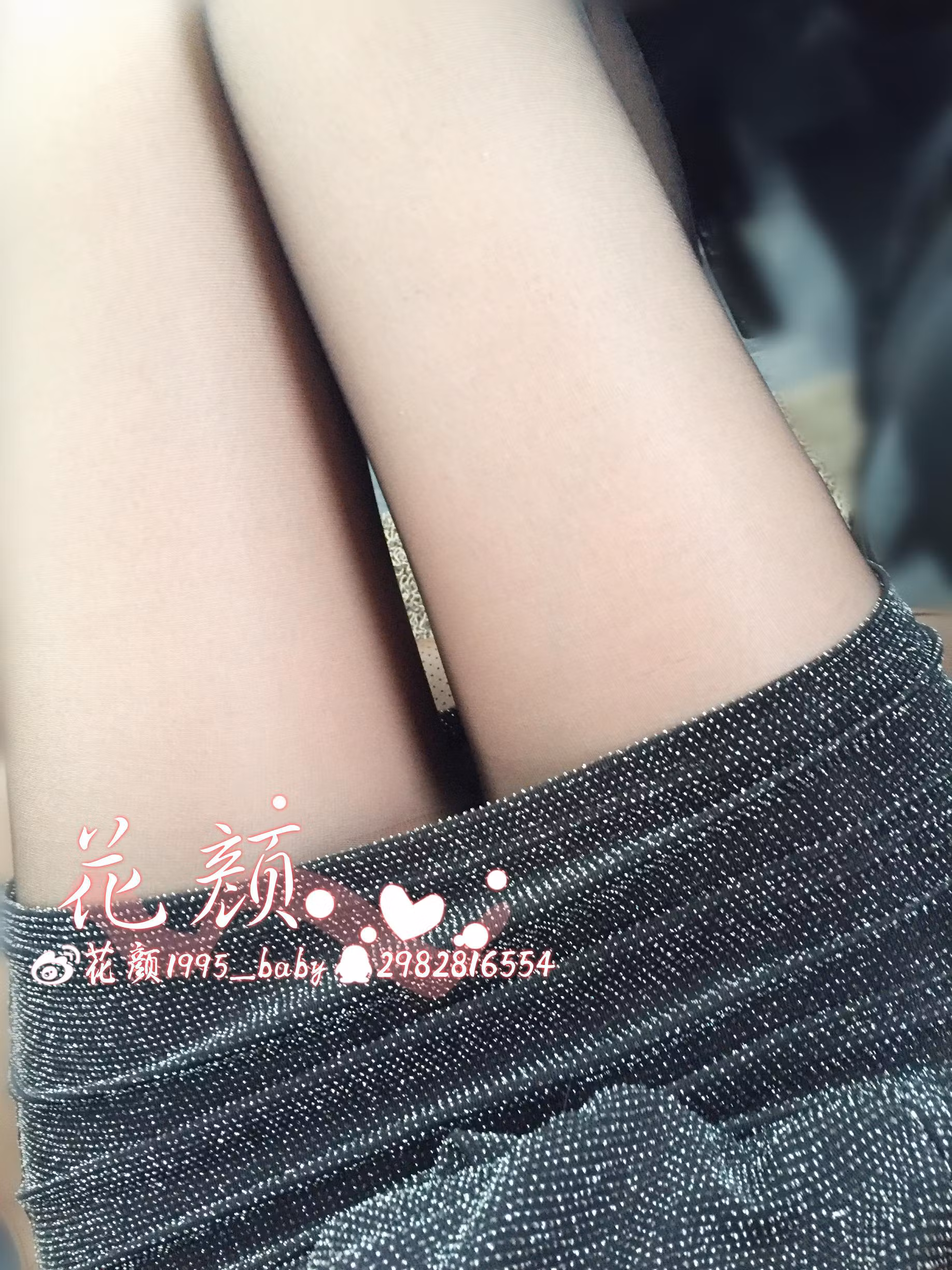 花颜1995_baby展示修长白丝美腿与高跟鞋