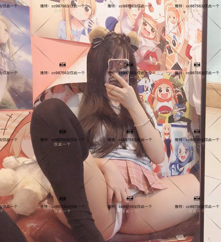 cc987563性感水手服女神全裸大尺度卧室写真