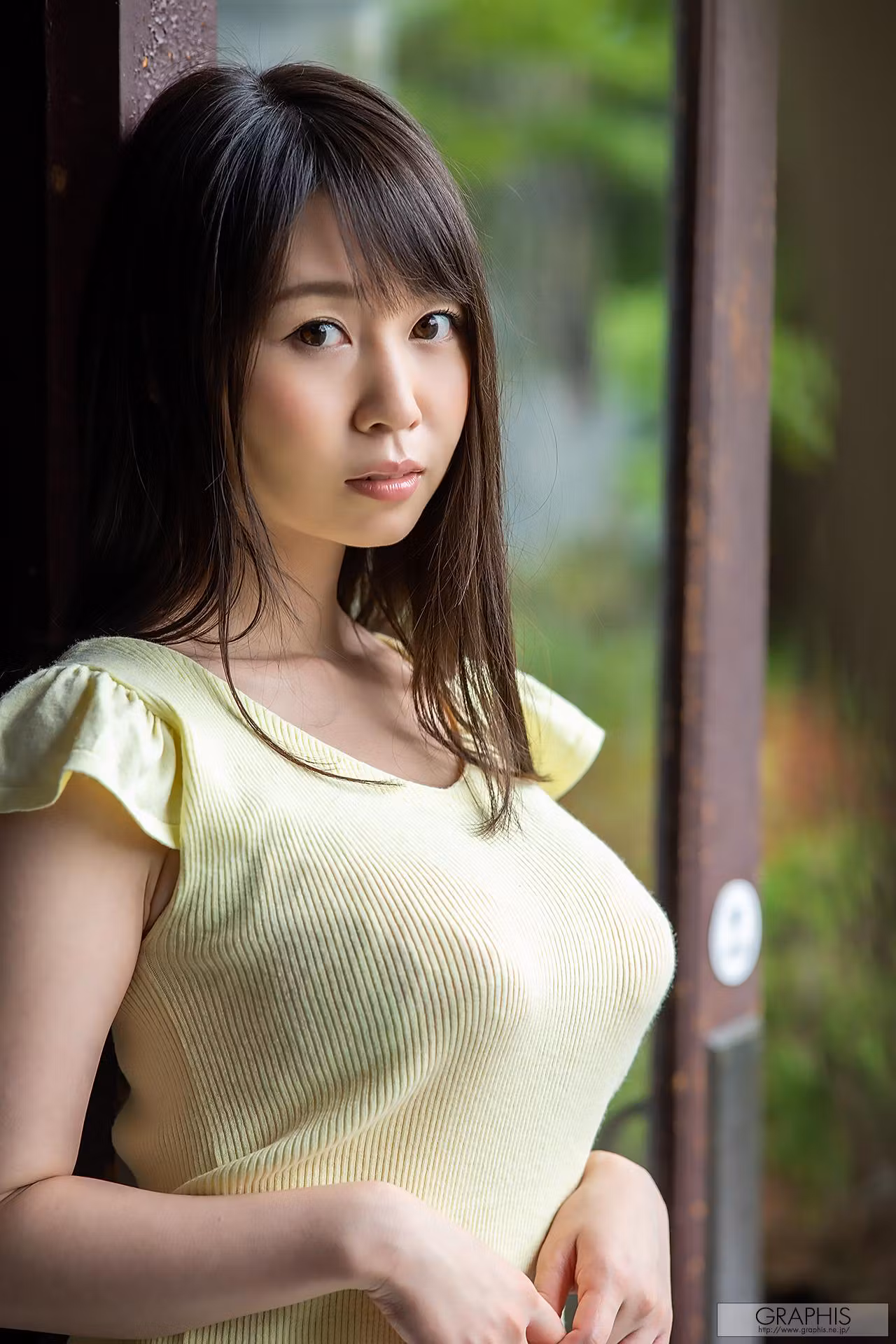 日系紫色和服搭配展现甜美气质与白嫩肌肤线条