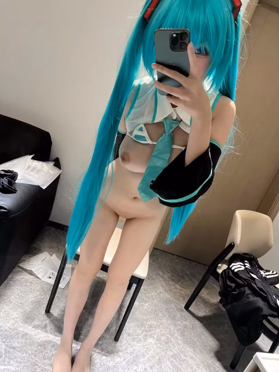 悠宝三岁初音未来COS大尺寸露点全裸精彩瞬间