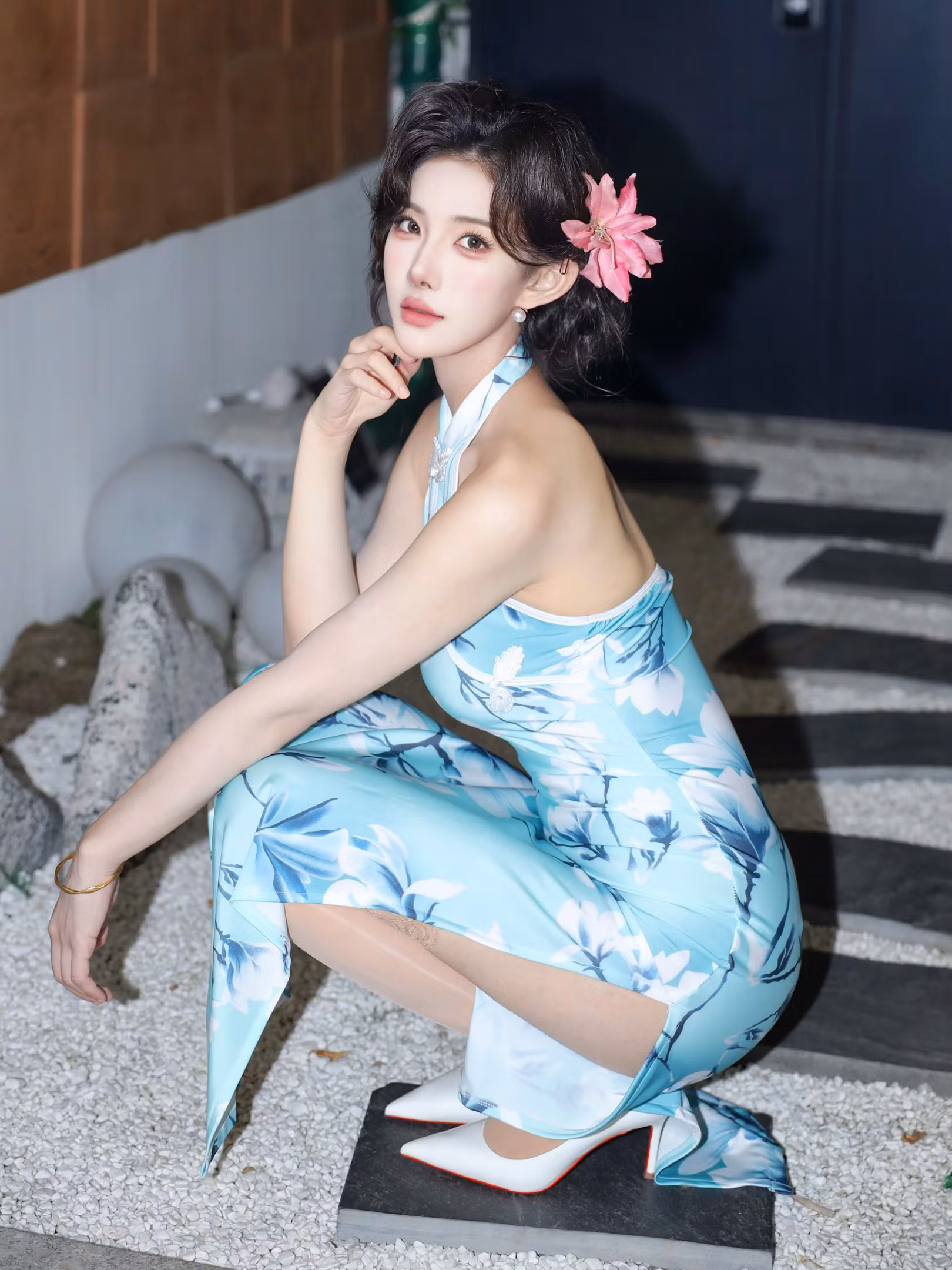 梨霜儿写真中露点与美胸细节呈现