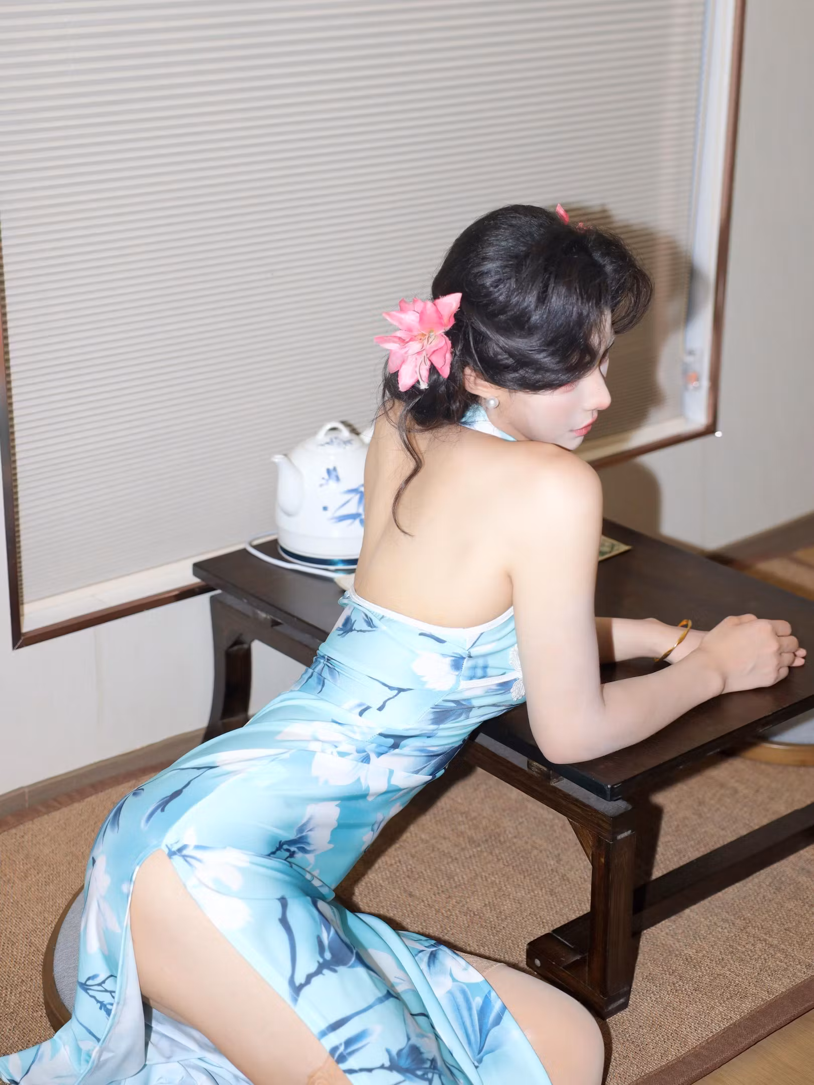 梨霜儿写真中露点与美胸细节呈现
