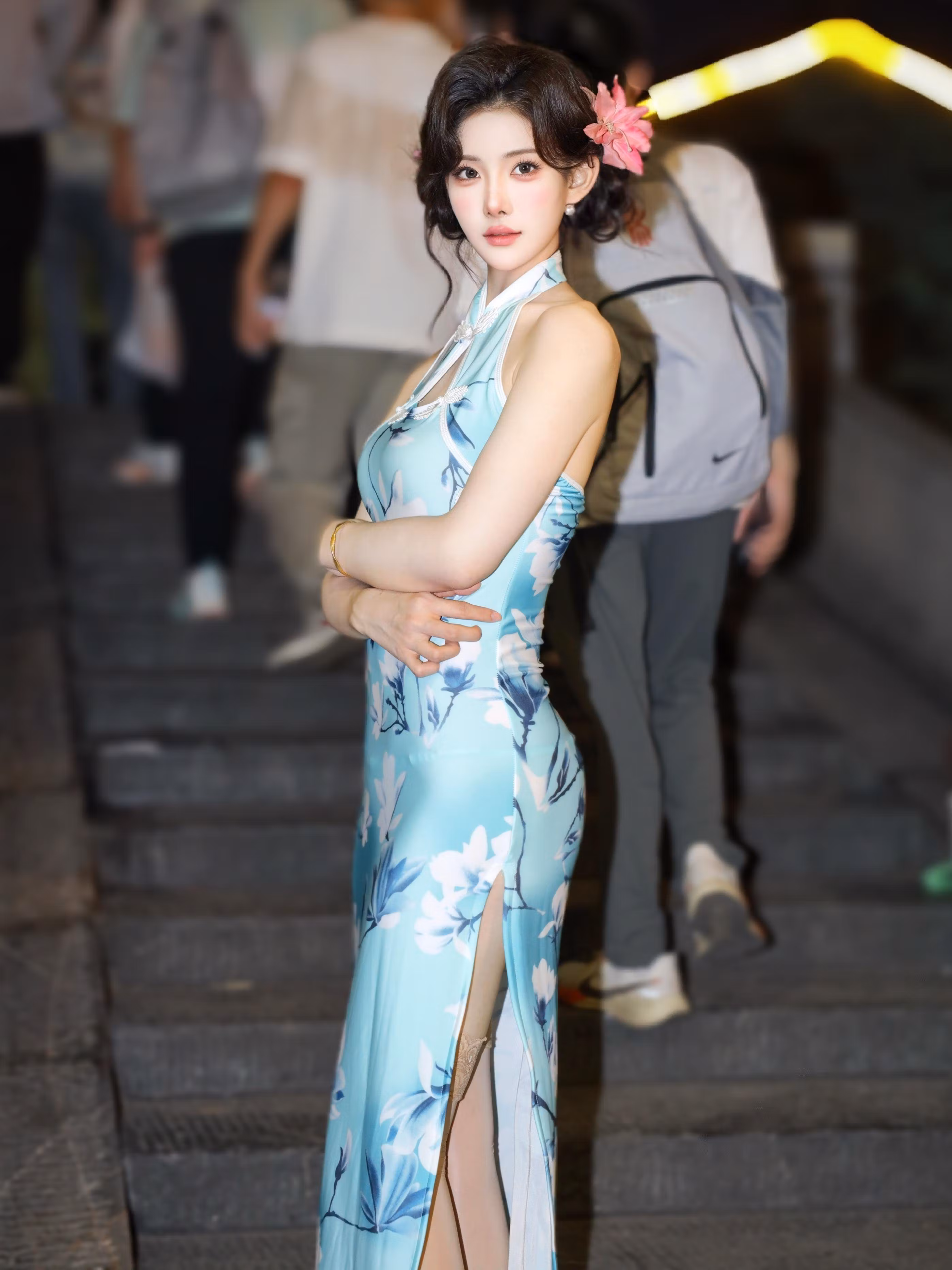 梨霜儿展示优雅优美S型身材与精致玉背